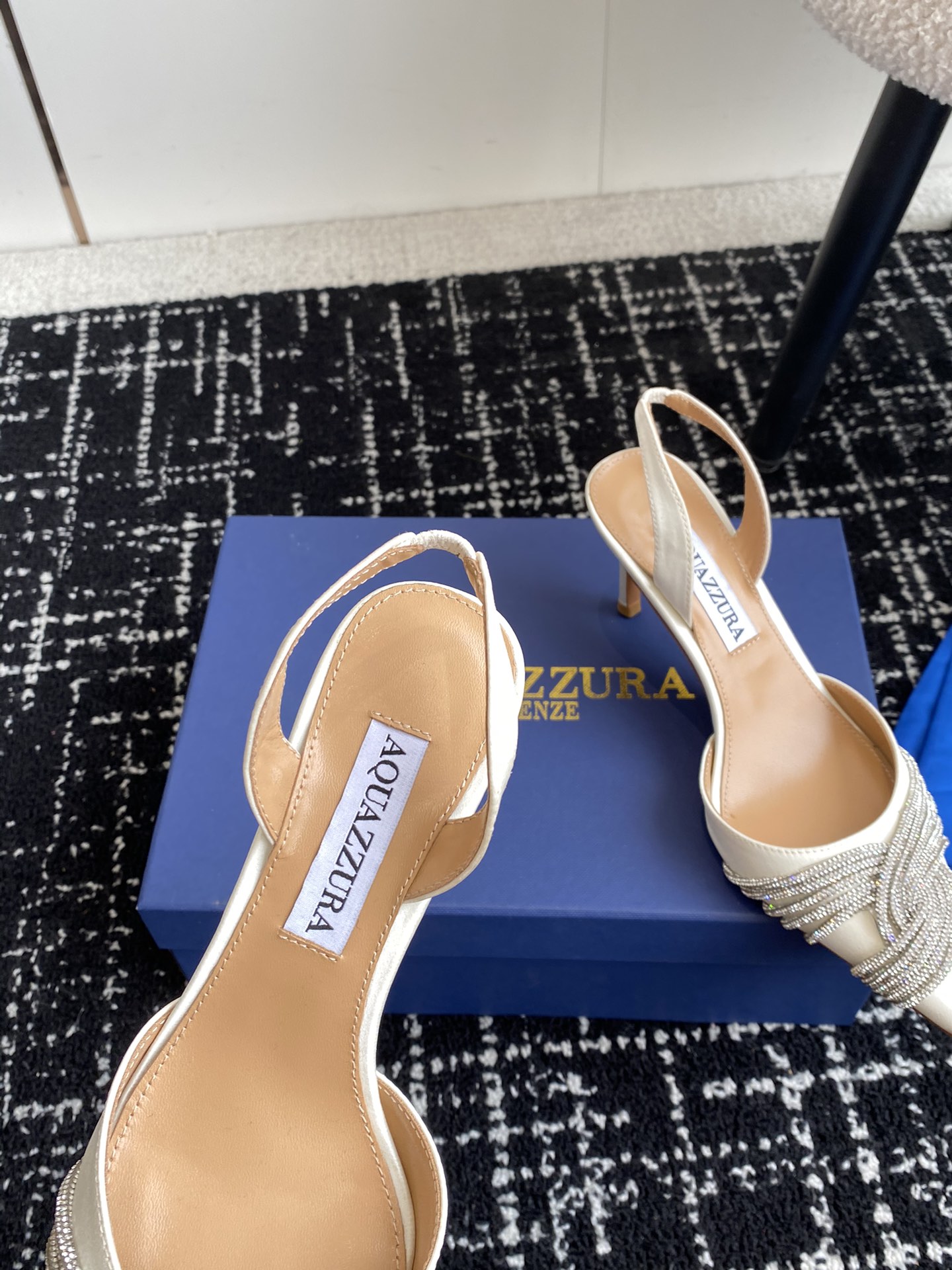 Aquazzura24ss惊艳火爆款菠萝王室贵族的钟爱雍容华贵气质高雅到手如图柜级品质进口真丝pvc透明