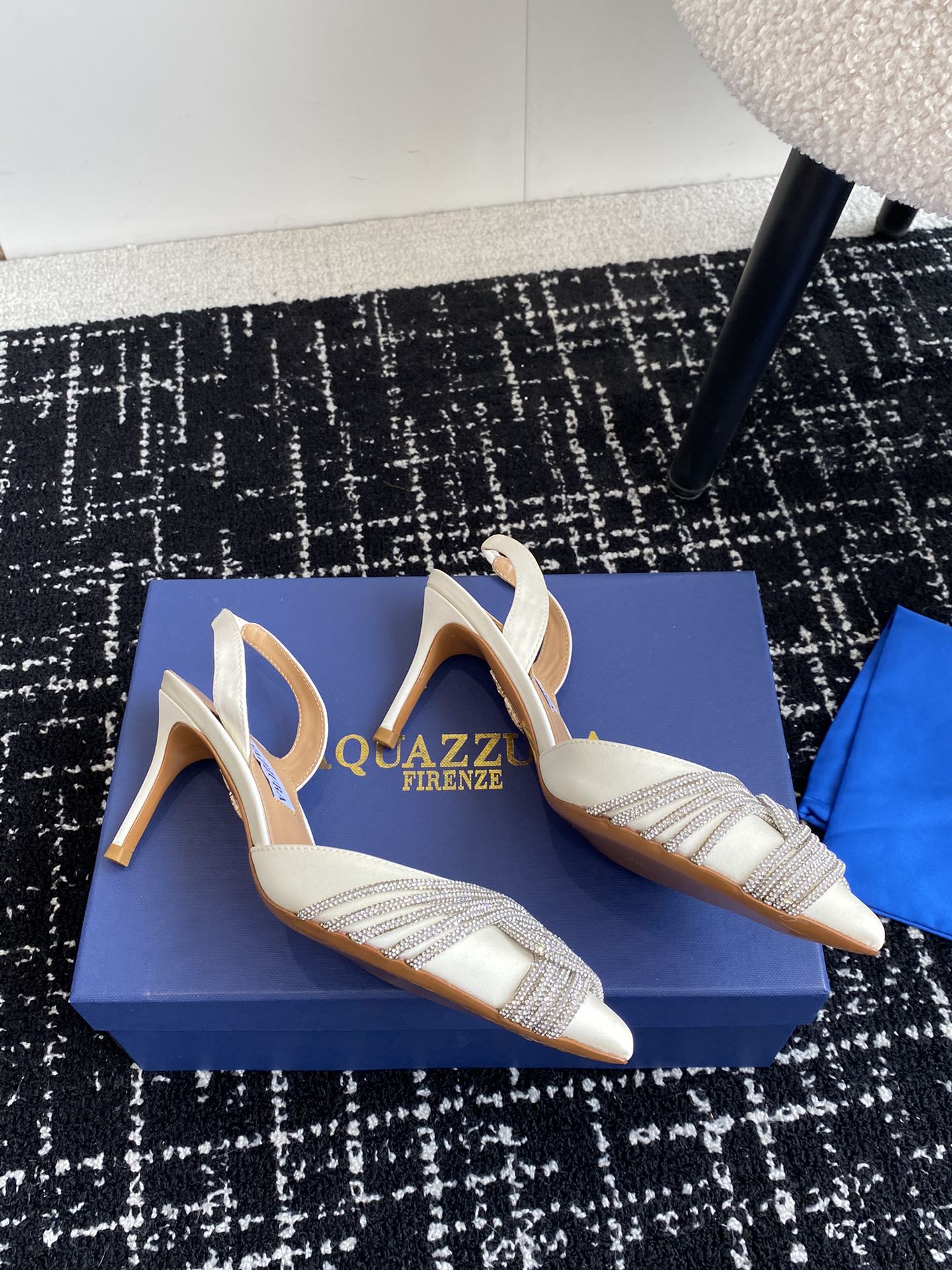 Aquazzura24ss惊艳火爆款菠萝王室贵族的钟爱雍容华贵气质高雅到手如图柜级品质进口真丝pvc透明