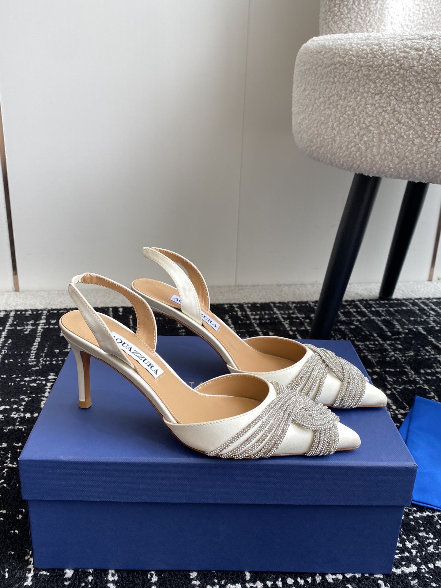 Aquazzura24ss惊艳火爆款菠萝王室贵族的钟爱雍容华贵气质高雅到手如图柜级品质进口真丝pvc透明