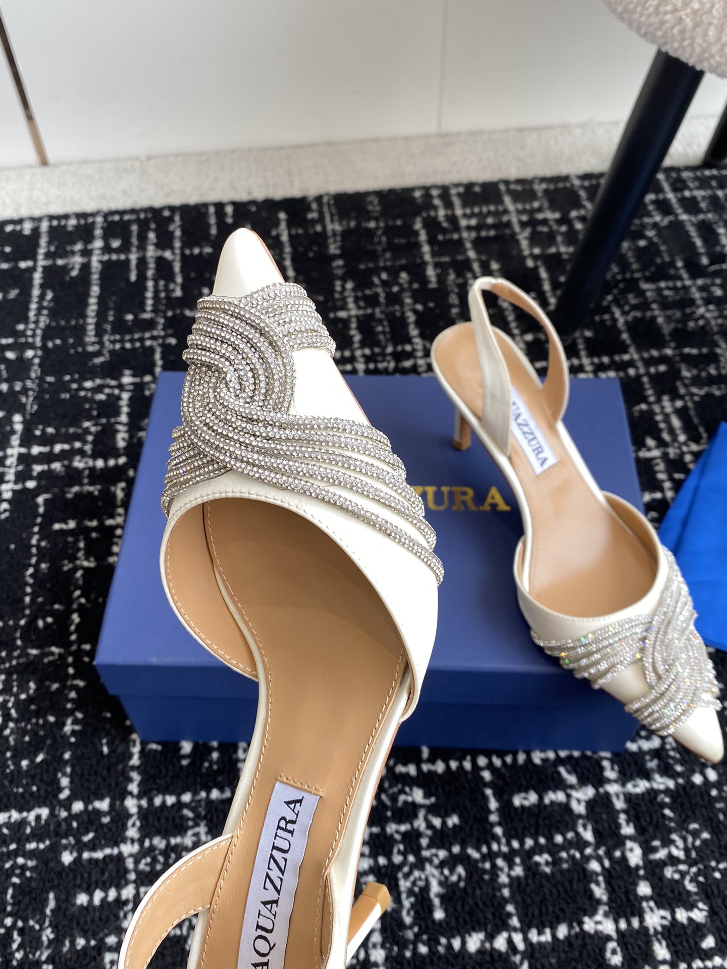 Aquazzura24ss惊艳火爆款菠萝王室贵族的钟爱雍容华贵气质高雅到手如图柜级品质进口真丝pvc透明