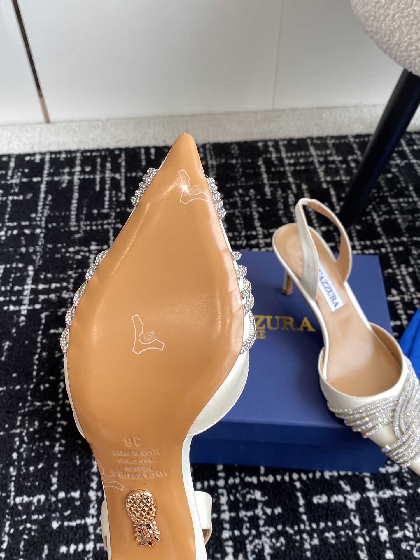 Aquazzura24ss惊艳火爆款菠萝王室贵族的钟爱雍容华贵气质高雅到手如图柜级品质进口真丝pvc透明