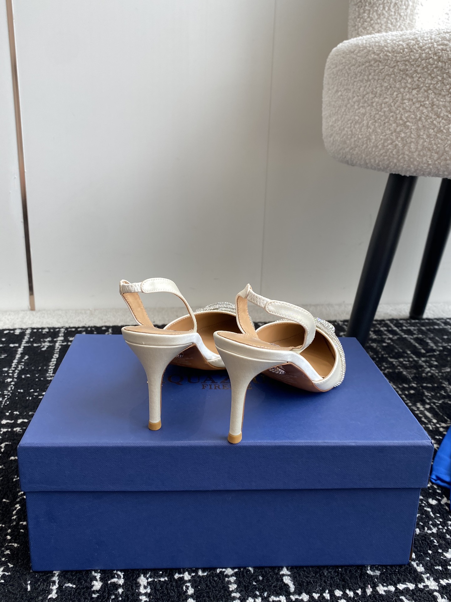 Aquazzura24ss惊艳火爆款菠萝王室贵族的钟爱雍容华贵气质高雅到手如图柜级品质进口真丝pvc透明