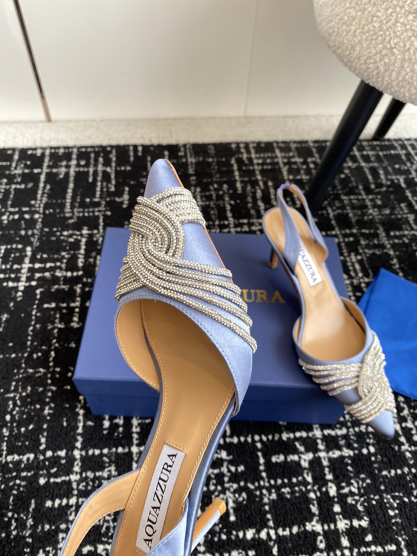 Aquazzura24ss惊艳火爆款菠萝王室贵族的钟爱雍容华贵气质高雅到手如图柜级品质进口真丝pvc透明