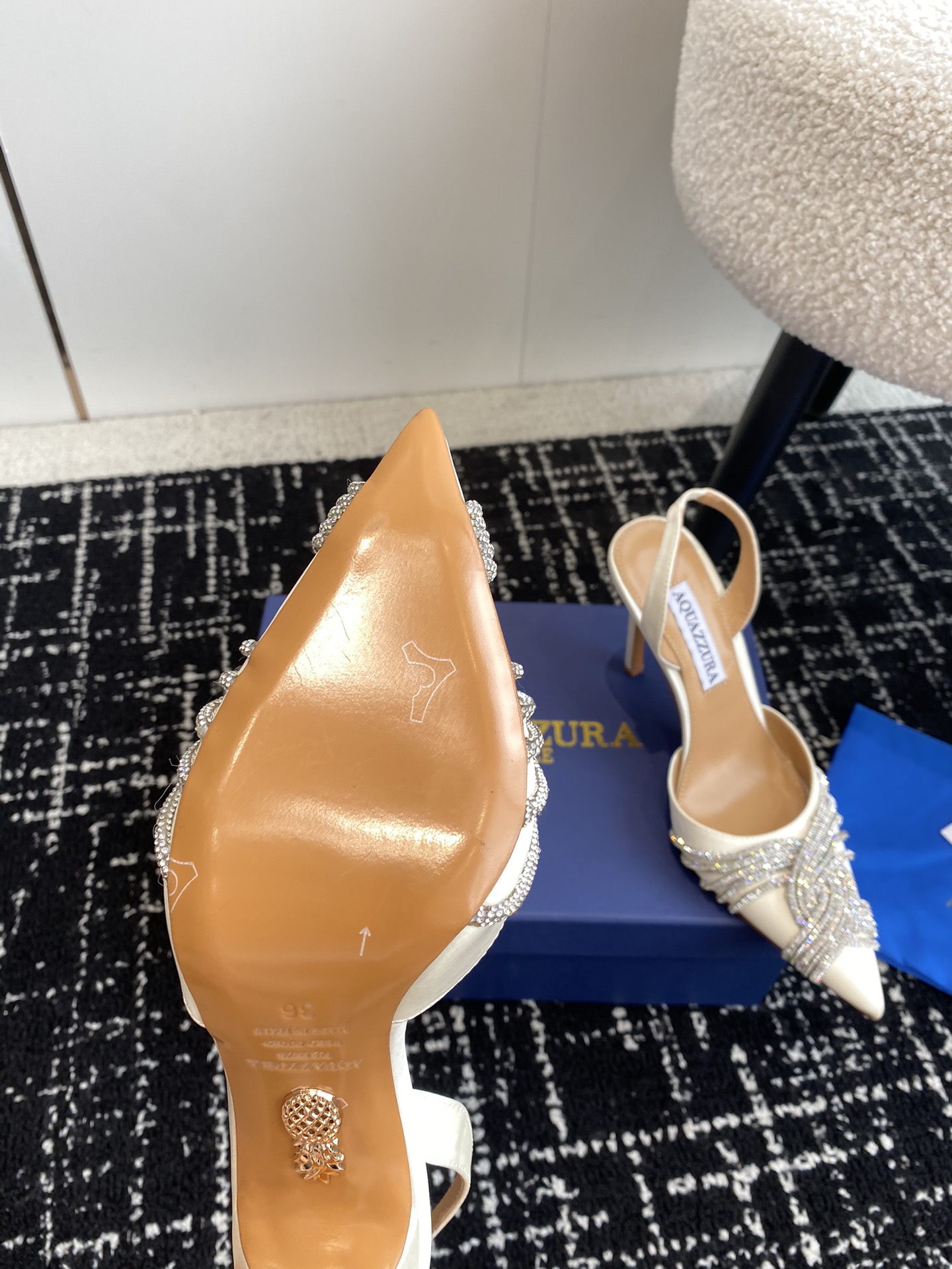 Aquazzura24ss惊艳火爆款菠萝王室贵族的钟爱雍容华贵气质高雅到手如图柜级品质进口真丝pvc透明