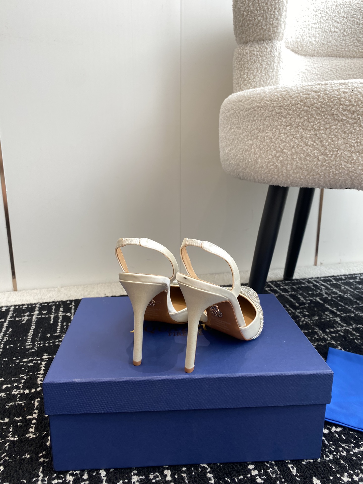 Aquazzura24ss惊艳火爆款菠萝王室贵族的钟爱雍容华贵气质高雅到手如图柜级品质进口真丝pvc透明