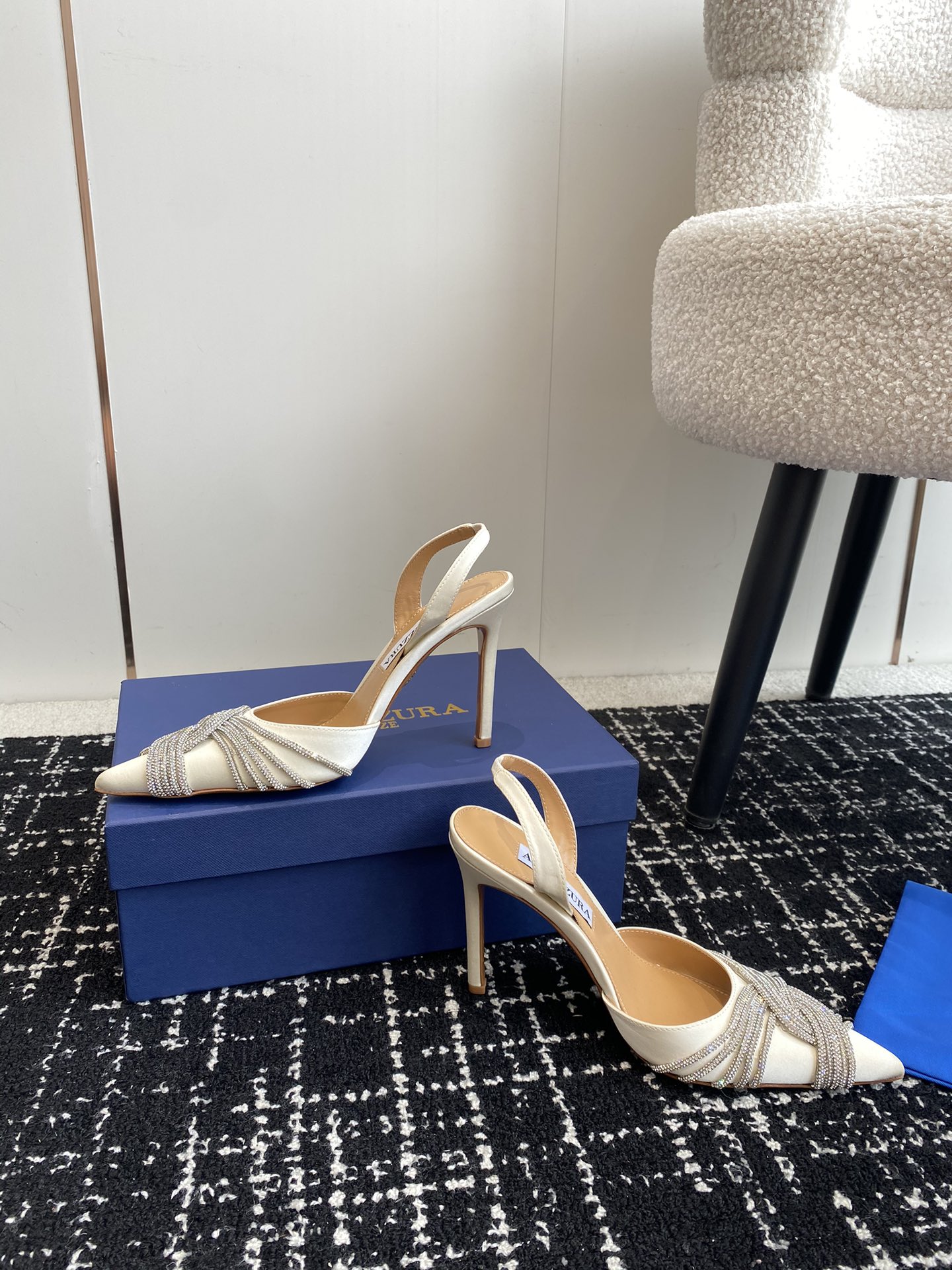 Aquazzura24ss惊艳火爆款菠萝王室贵族的钟爱雍容华贵气质高雅到手如图柜级品质进口真丝pvc透明