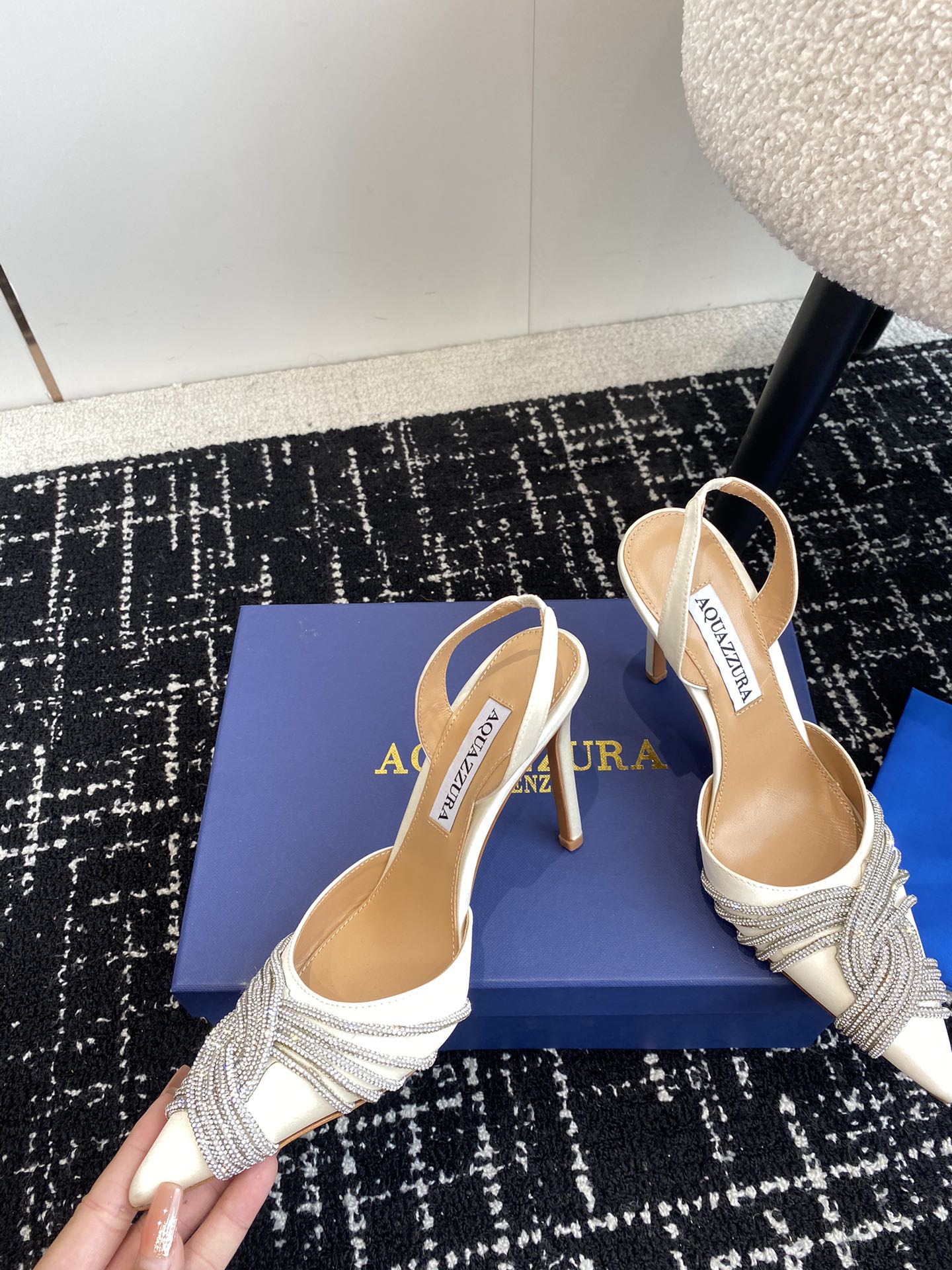 Aquazzura24ss惊艳火爆款菠萝王室贵族的钟爱雍容华贵气质高雅到手如图柜级品质进口真丝pvc透明