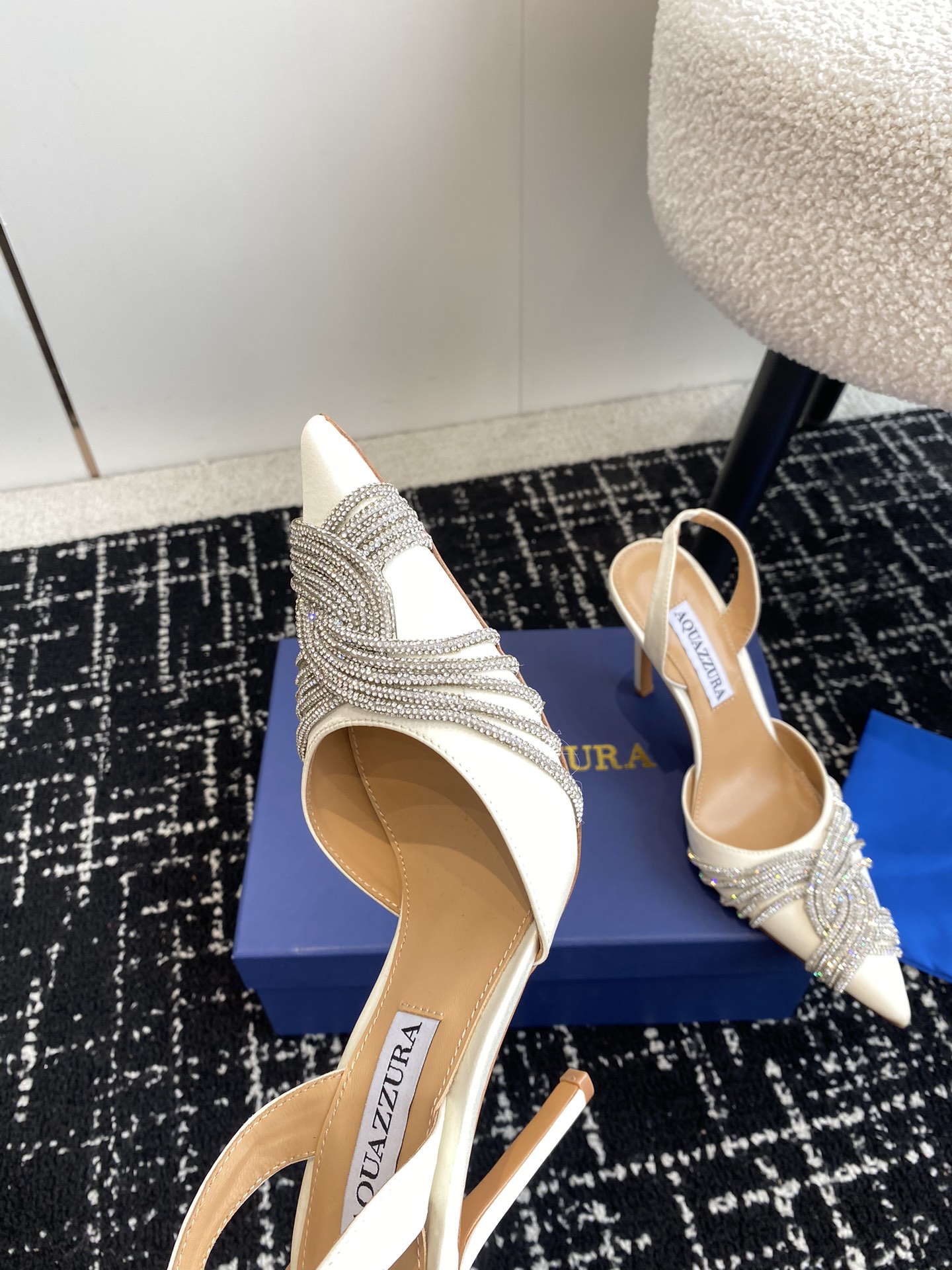 Aquazzura24ss惊艳火爆款菠萝王室贵族的钟爱雍容华贵气质高雅到手如图柜级品质进口真丝pvc透明