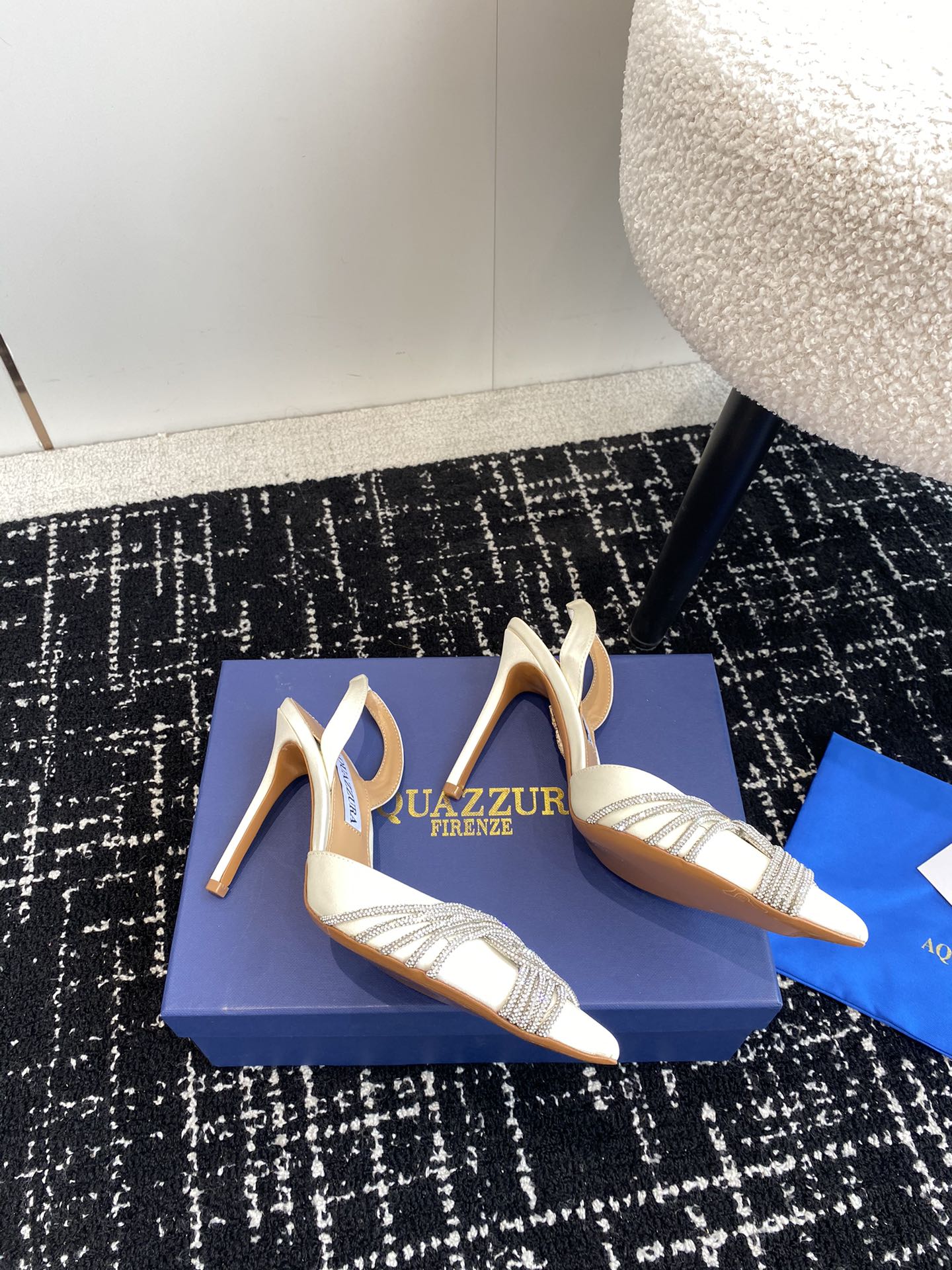 Aquazzura24ss惊艳火爆款菠萝王室贵族的钟爱雍容华贵气质高雅到手如图柜级品质进口真丝pvc透明