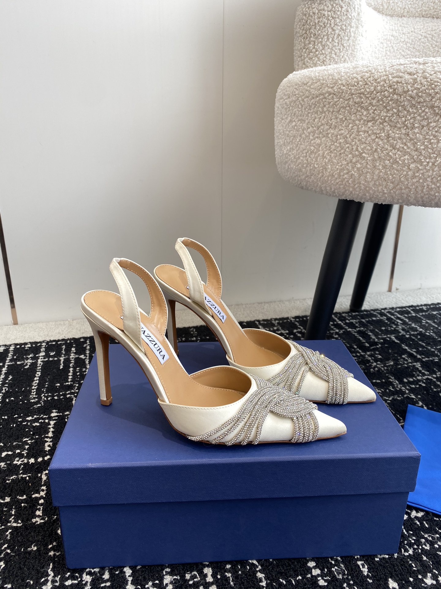 Aquazzura24ss惊艳火爆款菠萝王室贵族的钟爱雍容华贵气质高雅到手如图柜级品质进口真丝pvc透明