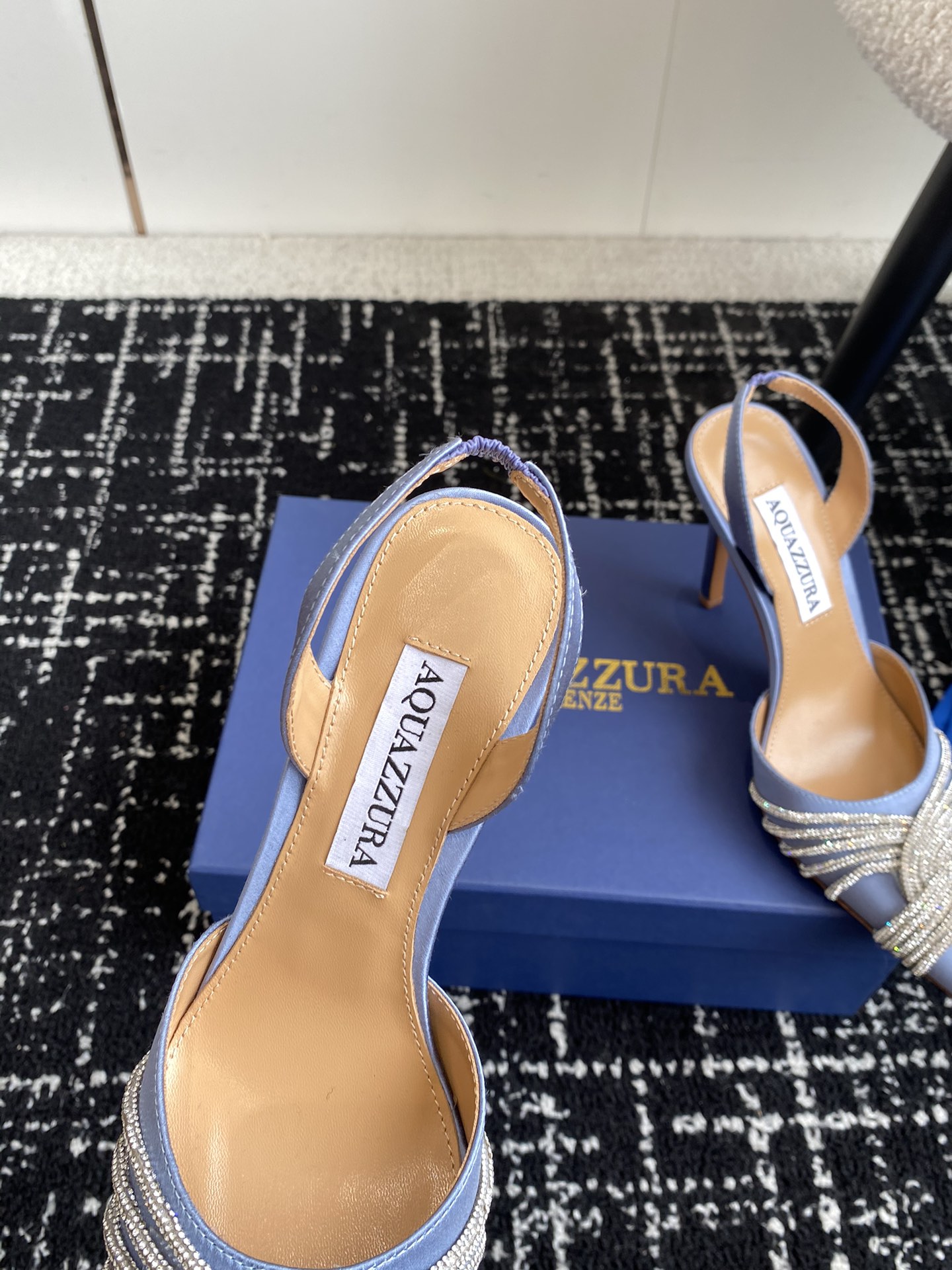 Aquazzura24ss惊艳火爆款菠萝王室贵族的钟爱雍容华贵气质高雅到手如图柜级品质进口真丝pvc透明