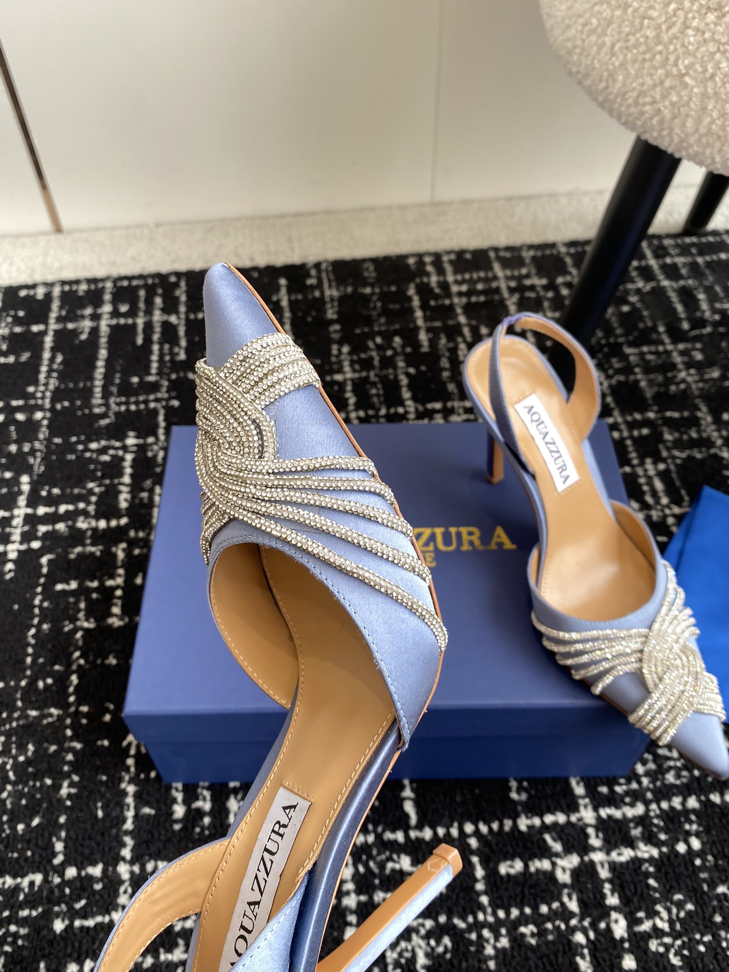 Aquazzura24ss惊艳火爆款菠萝王室贵族的钟爱雍容华贵气质高雅到手如图柜级品质进口真丝pvc透明