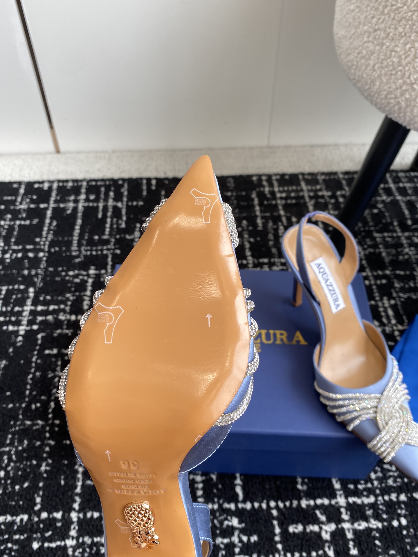 Aquazzura24ss惊艳火爆款菠萝王室贵族的钟爱雍容华贵气质高雅到手如图柜级品质进口真丝pvc透明