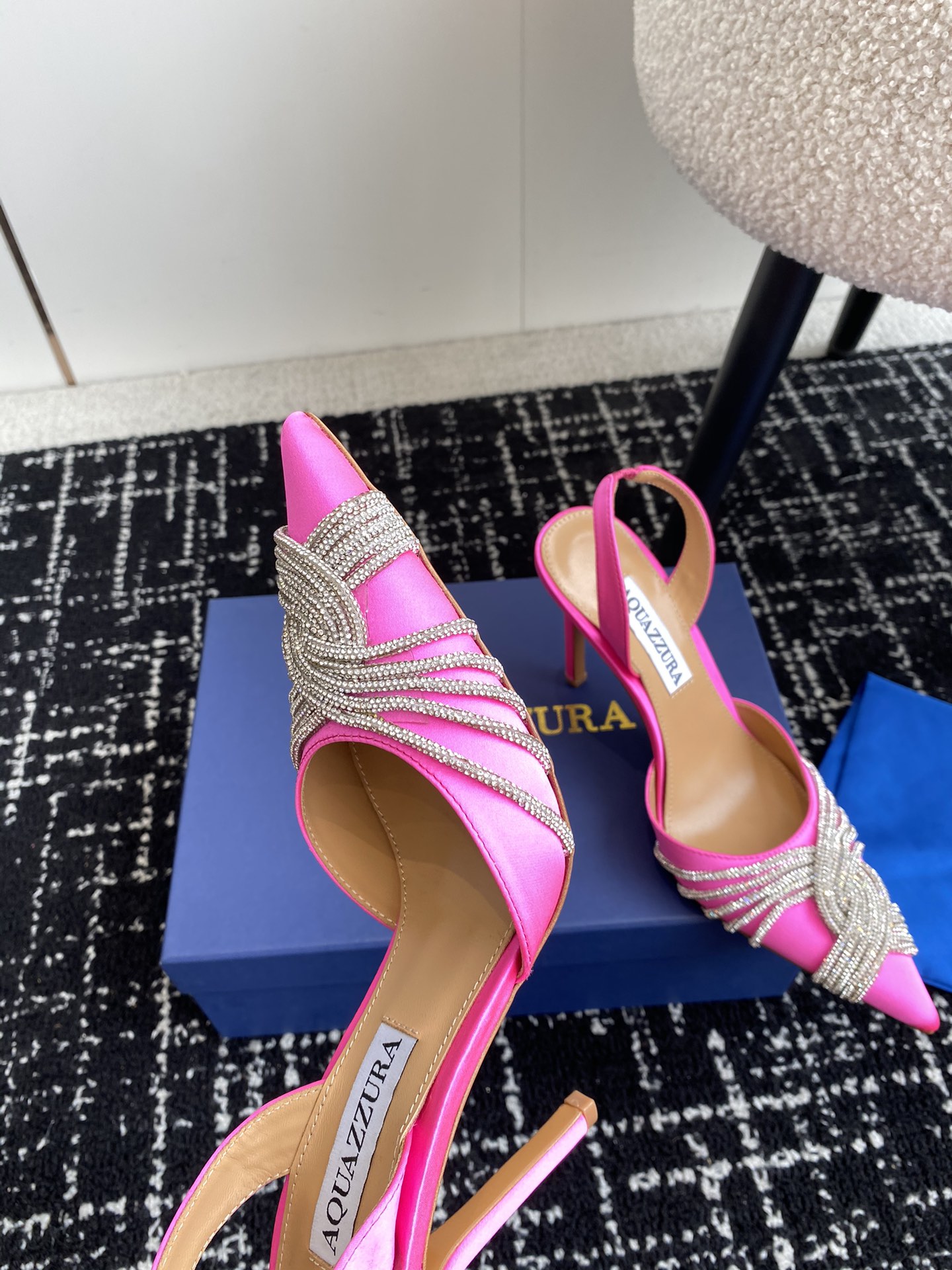 Aquazzura24ss惊艳火爆款菠萝王室贵族的钟爱雍容华贵气质高雅到手如图柜级品质进口真丝pvc透明