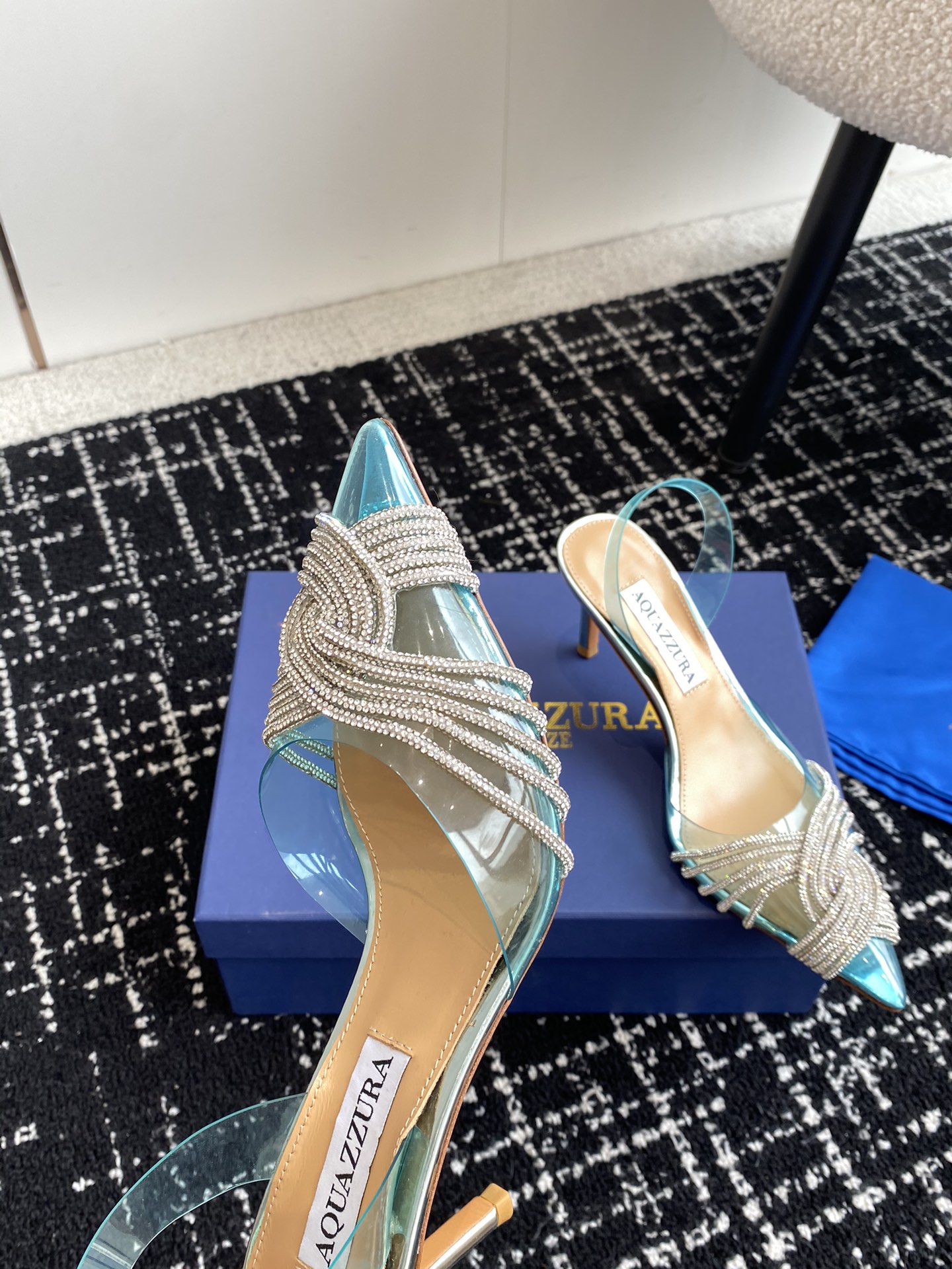 Aquazzura24ss惊艳火爆款菠萝王室贵族的钟爱雍容华贵气质高雅到手如图柜级品质进口真丝pvc透明