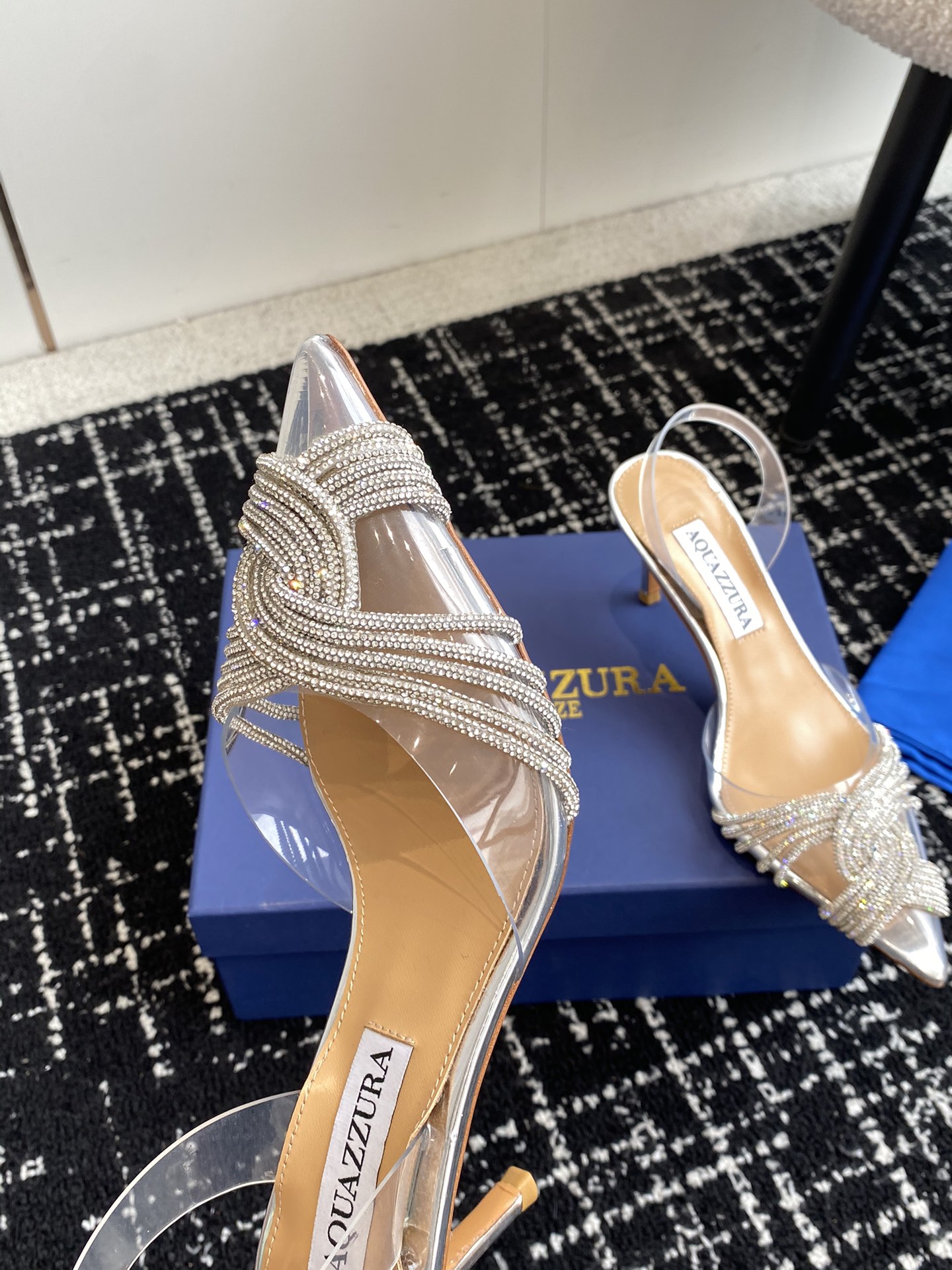 Aquazzura24ss惊艳火爆款菠萝王室贵族的钟爱雍容华贵气质高雅到手如图柜级品质进口真丝pvc透明