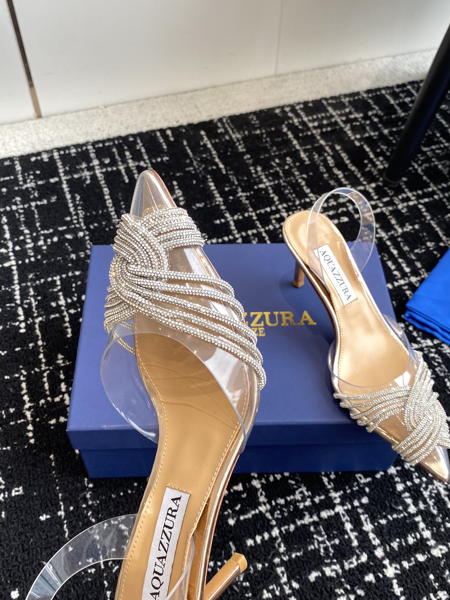 Aquazzura24ss惊艳火爆款菠萝王室贵族的钟爱雍容华贵气质高雅到手如图柜级品质进口真丝pvc透明