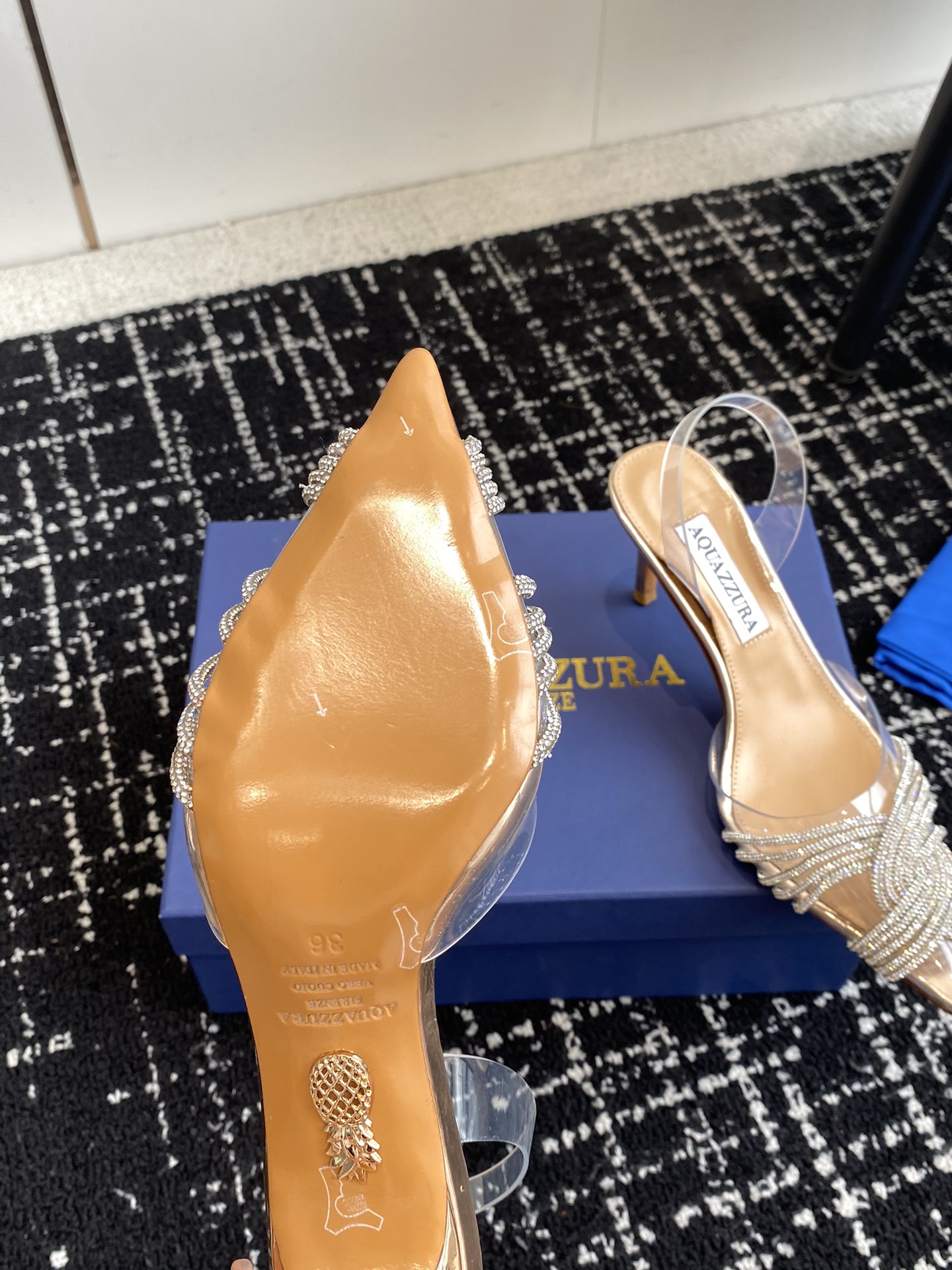 Aquazzura24ss惊艳火爆款菠萝王室贵族的钟爱雍容华贵气质高雅到手如图柜级品质进口真丝pvc透明