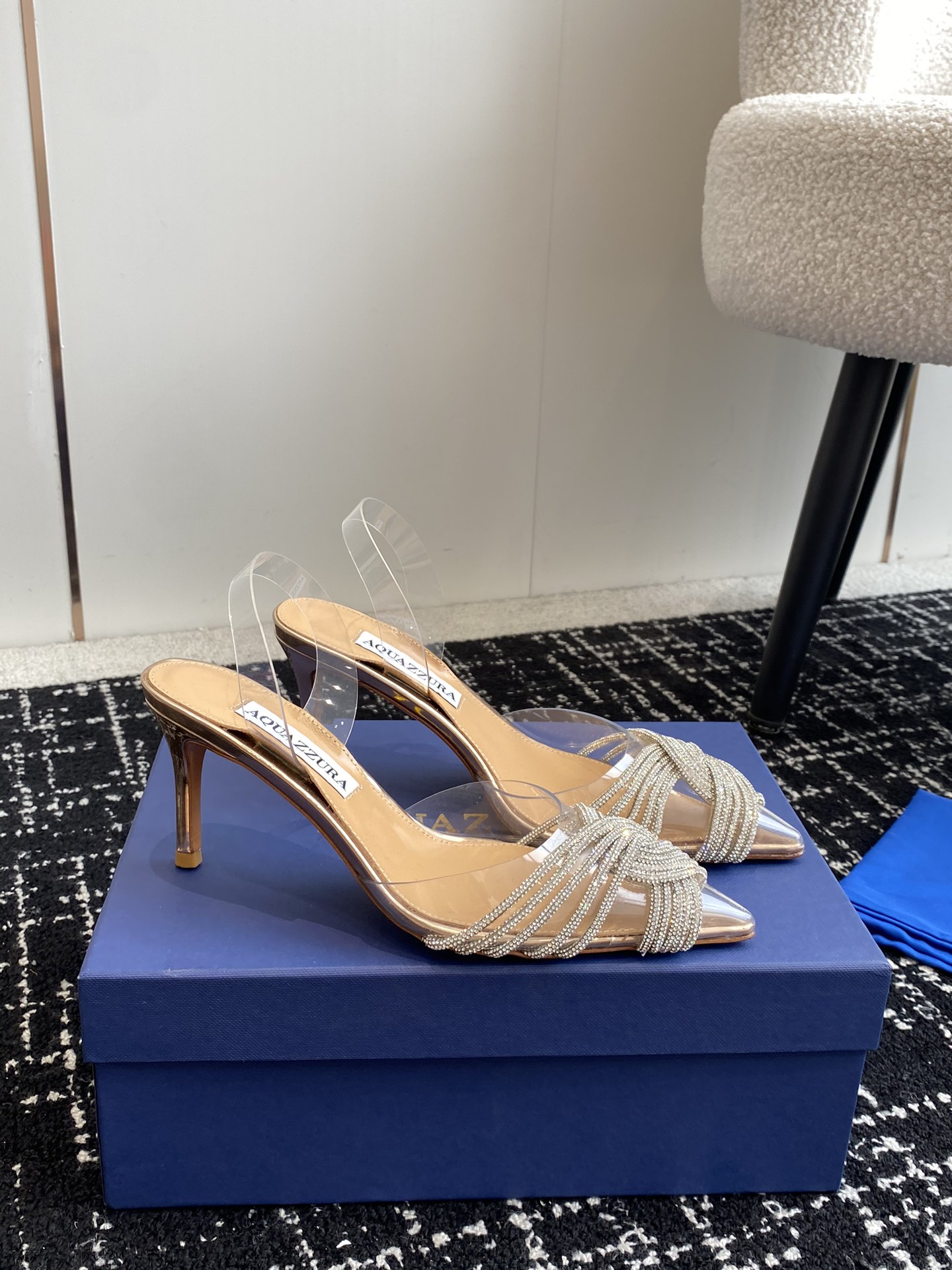 Aquazzura24ss惊艳火爆款菠萝王室贵族的钟爱雍容华贵气质高雅到手如图柜级品质进口真丝pvc透明