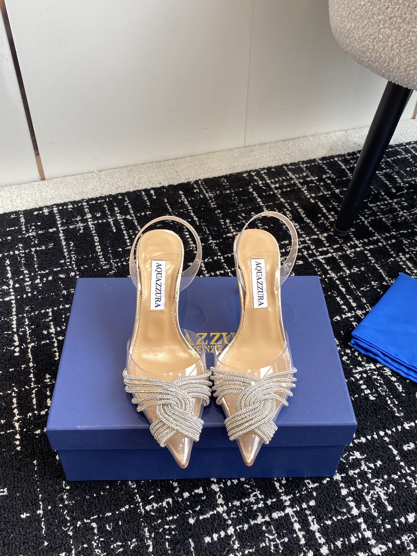 Aquazzura24ss惊艳火爆款菠萝王室贵族的钟爱雍容华贵气质高雅到手如图柜级品质进口真丝pvc透明