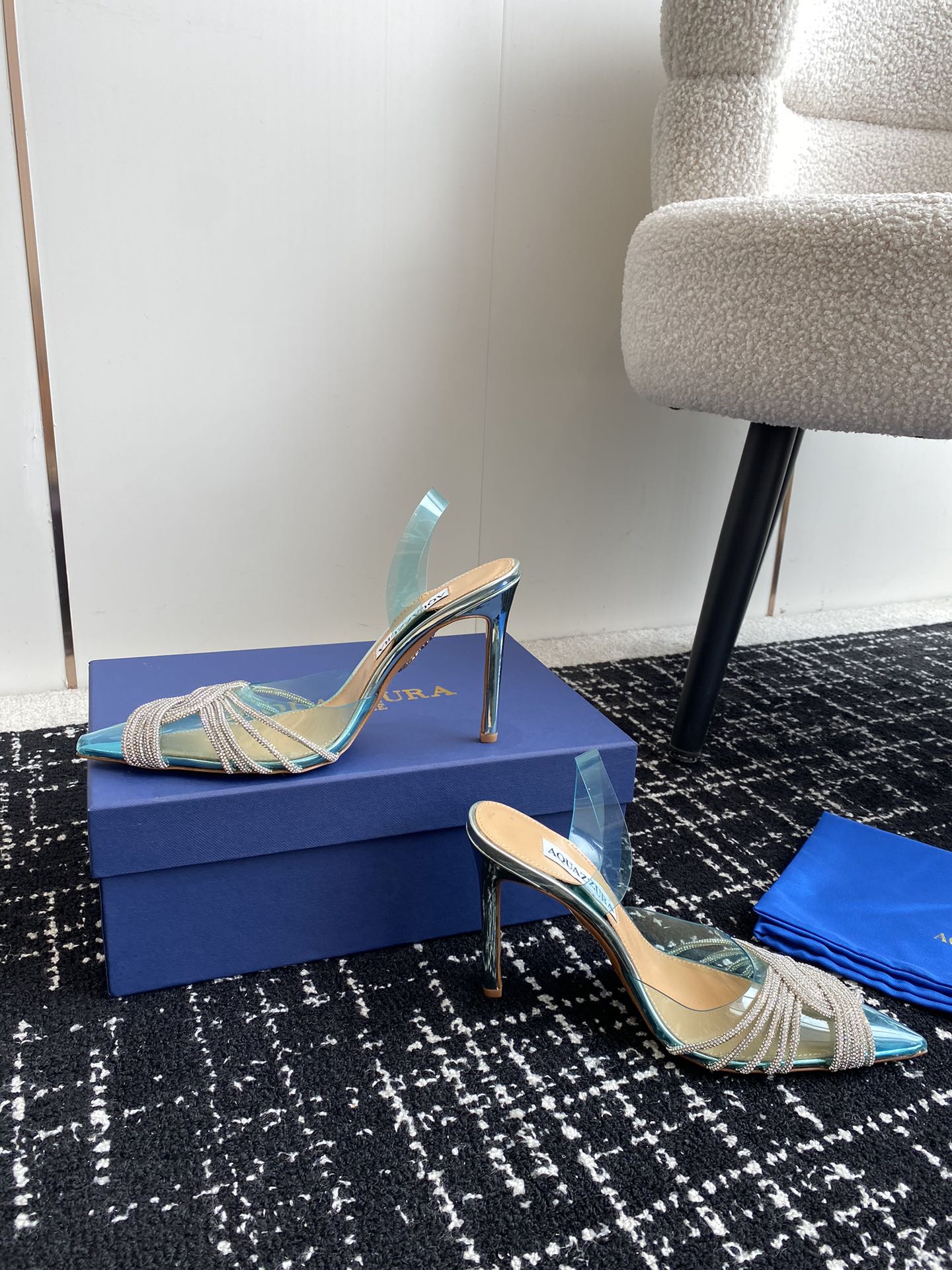 Aquazzura24ss惊艳火爆款菠萝王室贵族的钟爱雍容华贵气质高雅到手如图柜级品质进口真丝pvc透明