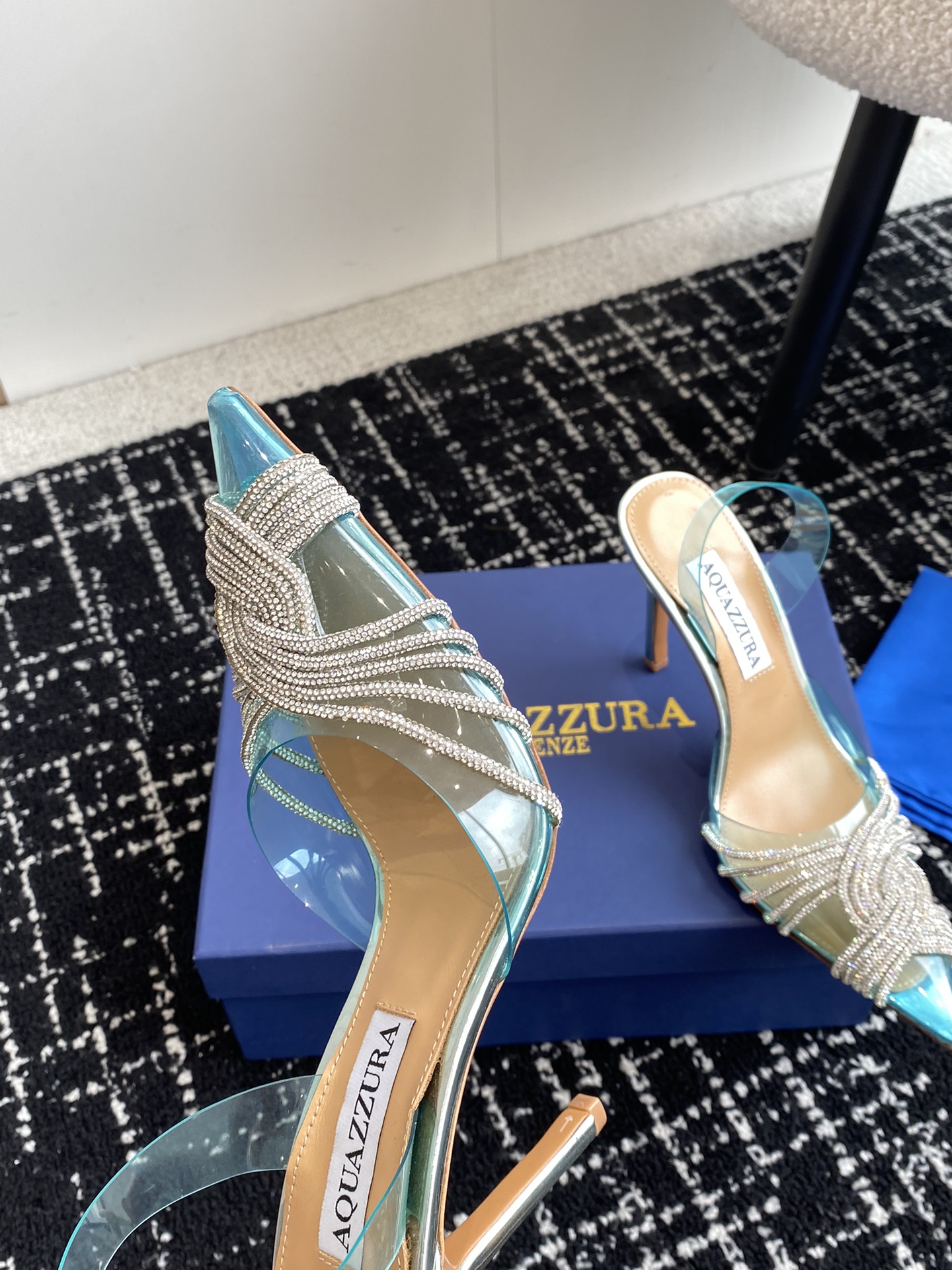 Aquazzura24ss惊艳火爆款菠萝王室贵族的钟爱雍容华贵气质高雅到手如图柜级品质进口真丝pvc透明