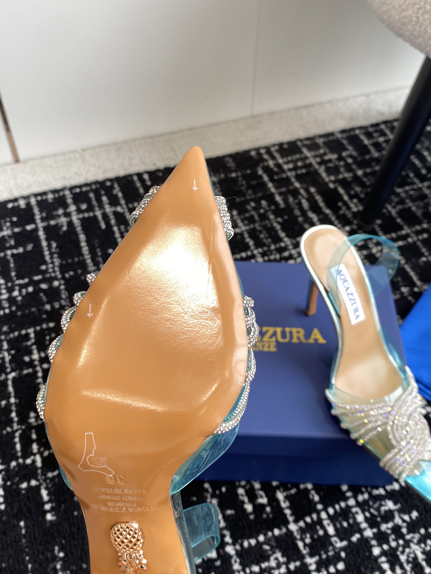 Aquazzura24ss惊艳火爆款菠萝王室贵族的钟爱雍容华贵气质高雅到手如图柜级品质进口真丝pvc透明