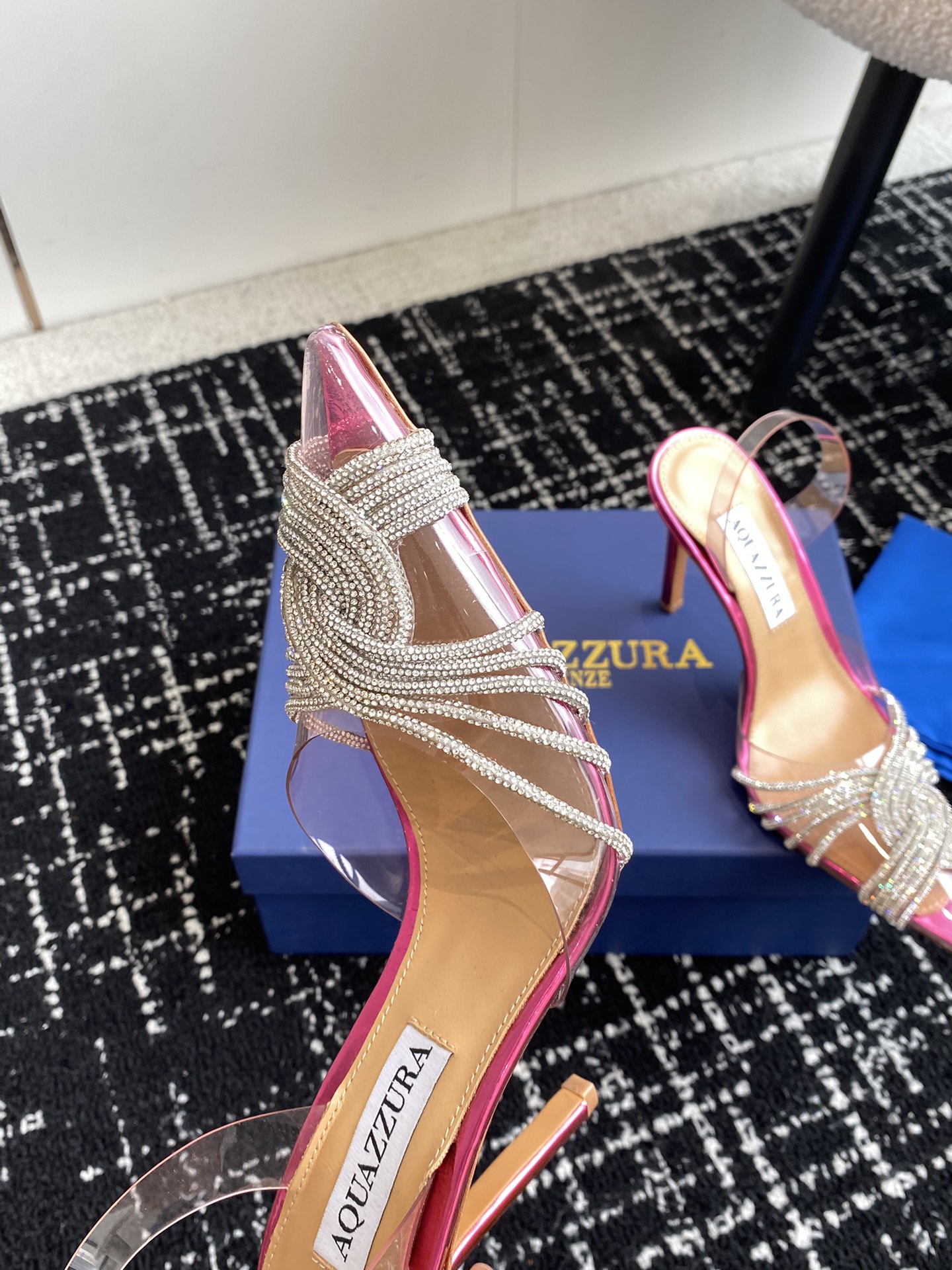 Aquazzura24ss惊艳火爆款菠萝王室贵族的钟爱雍容华贵气质高雅到手如图柜级品质进口真丝pvc透明