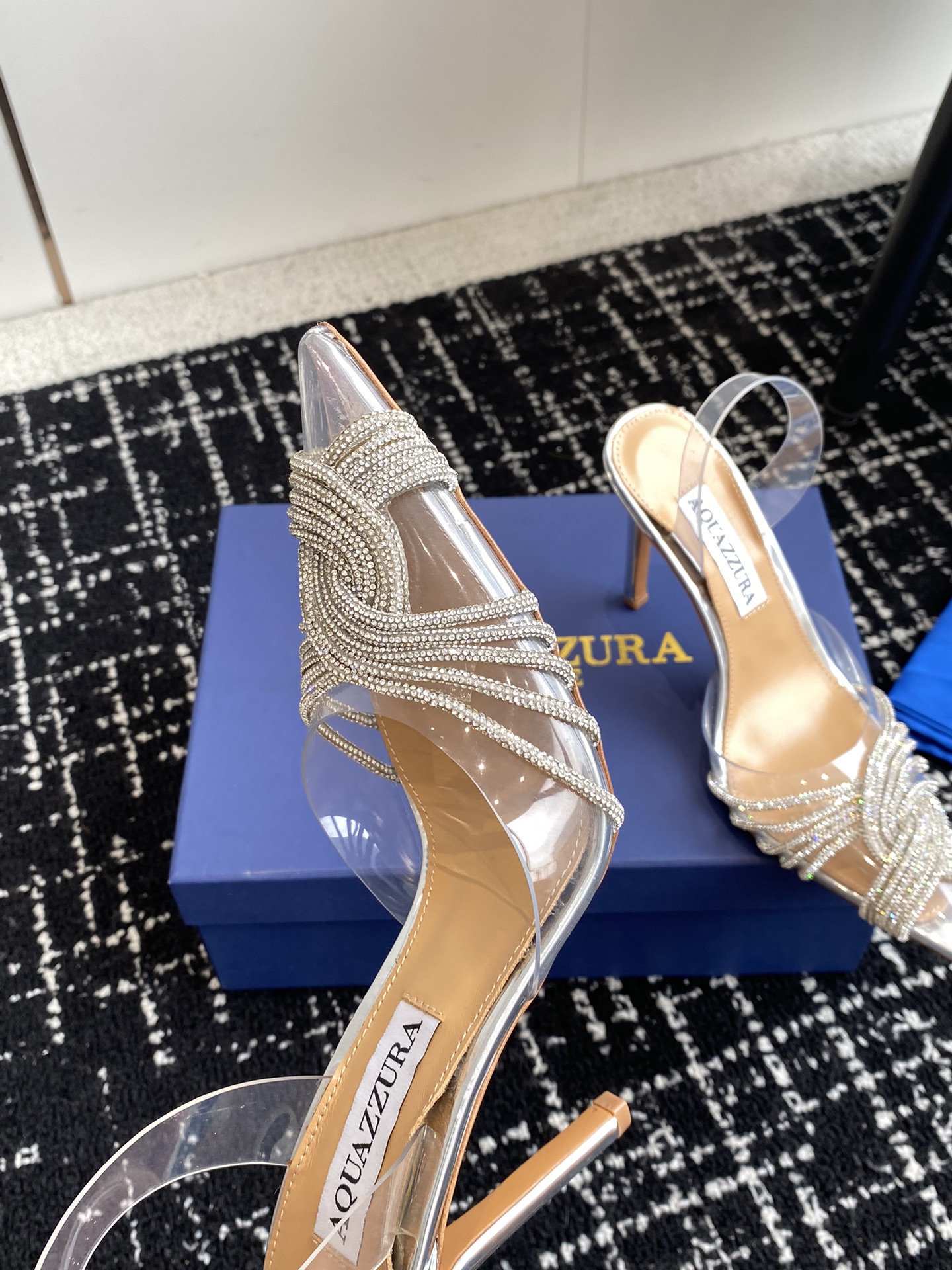 Aquazzura24ss惊艳火爆款菠萝王室贵族的钟爱雍容华贵气质高雅到手如图柜级品质进口真丝pvc透明