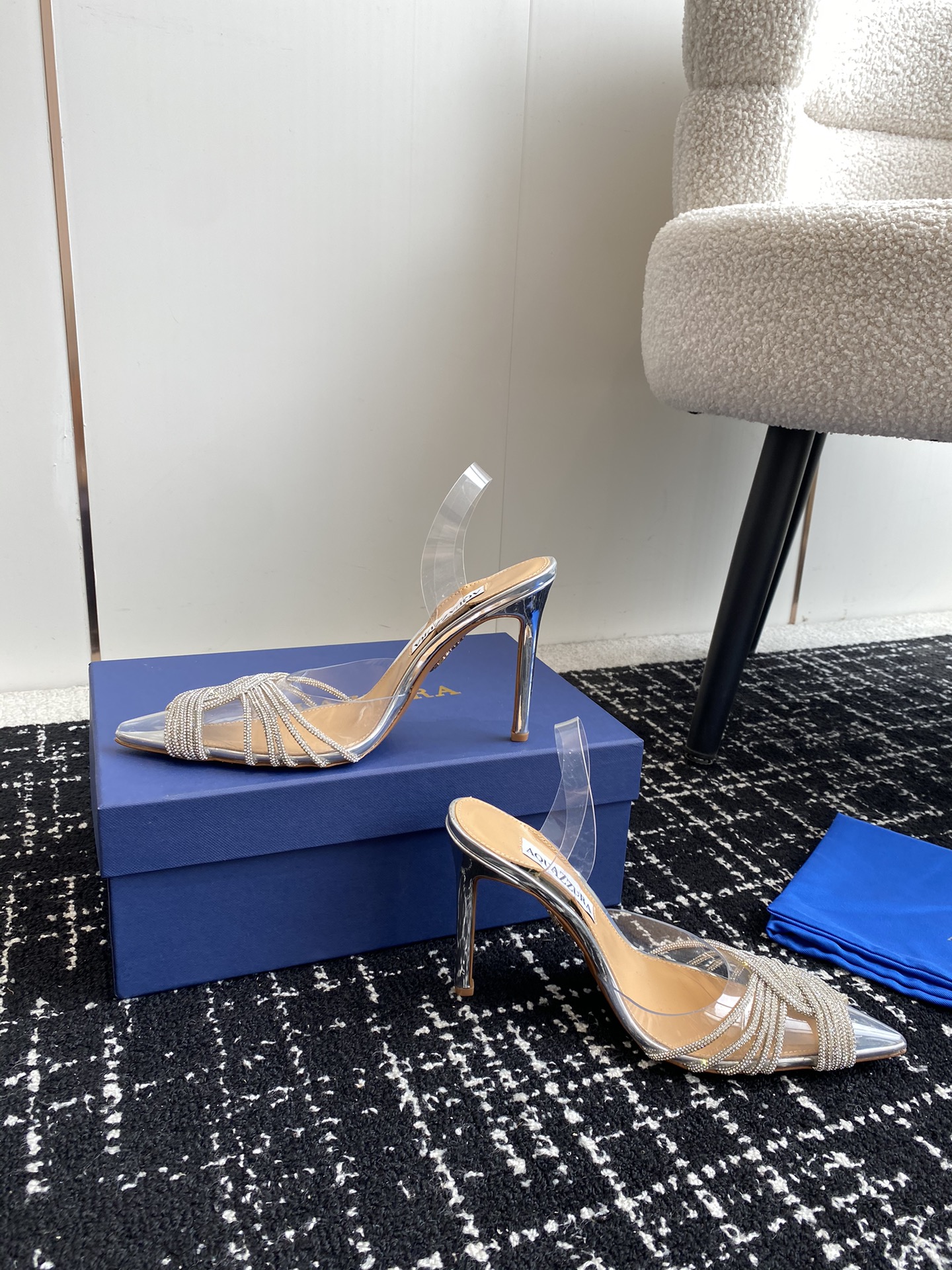 Aquazzura24ss惊艳火爆款菠萝王室贵族的钟爱雍容华贵气质高雅到手如图柜级品质进口真丝pvc透明