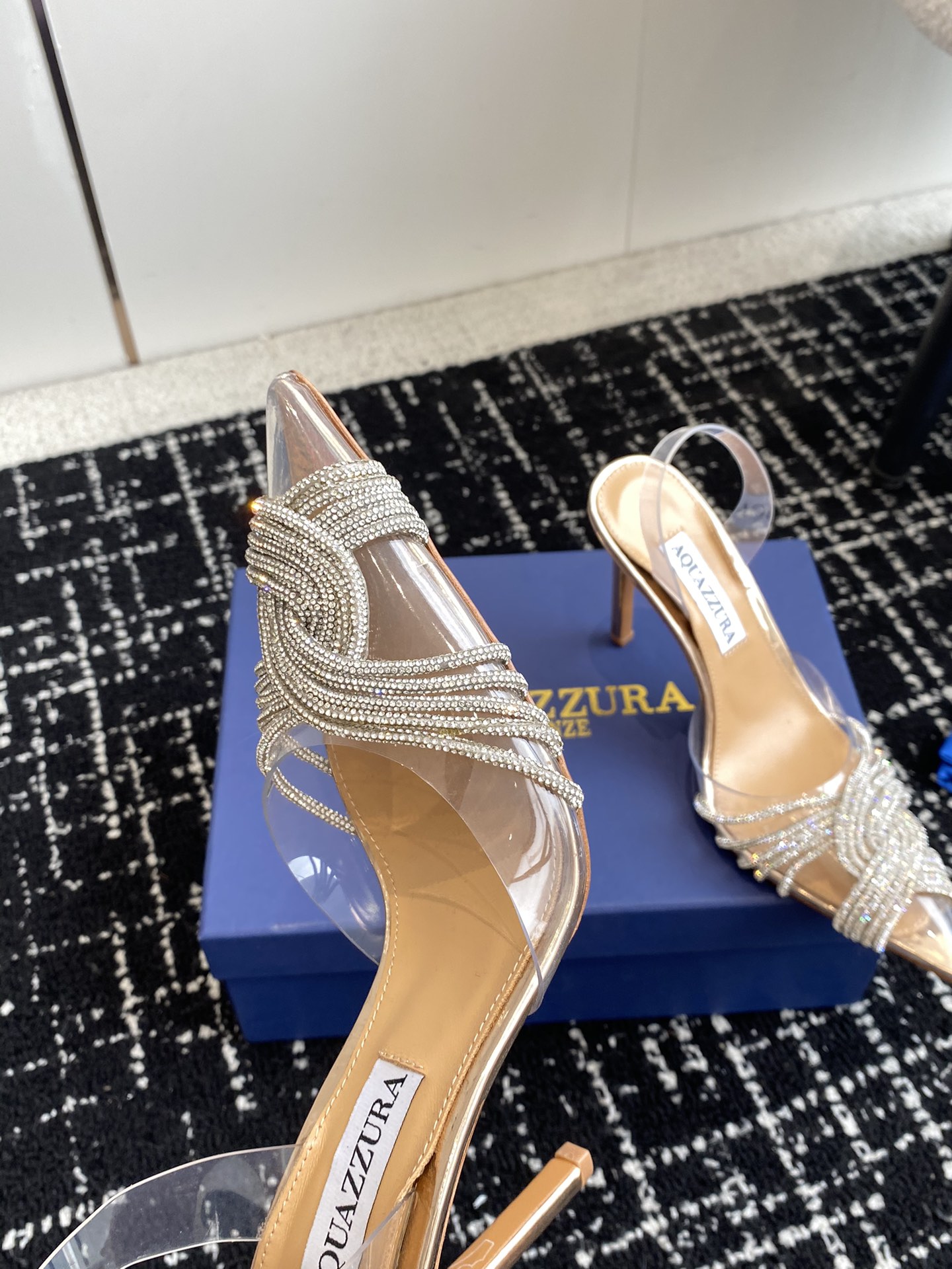 Aquazzura24ss惊艳火爆款菠萝王室贵族的钟爱雍容华贵气质高雅到手如图柜级品质进口真丝pvc透明