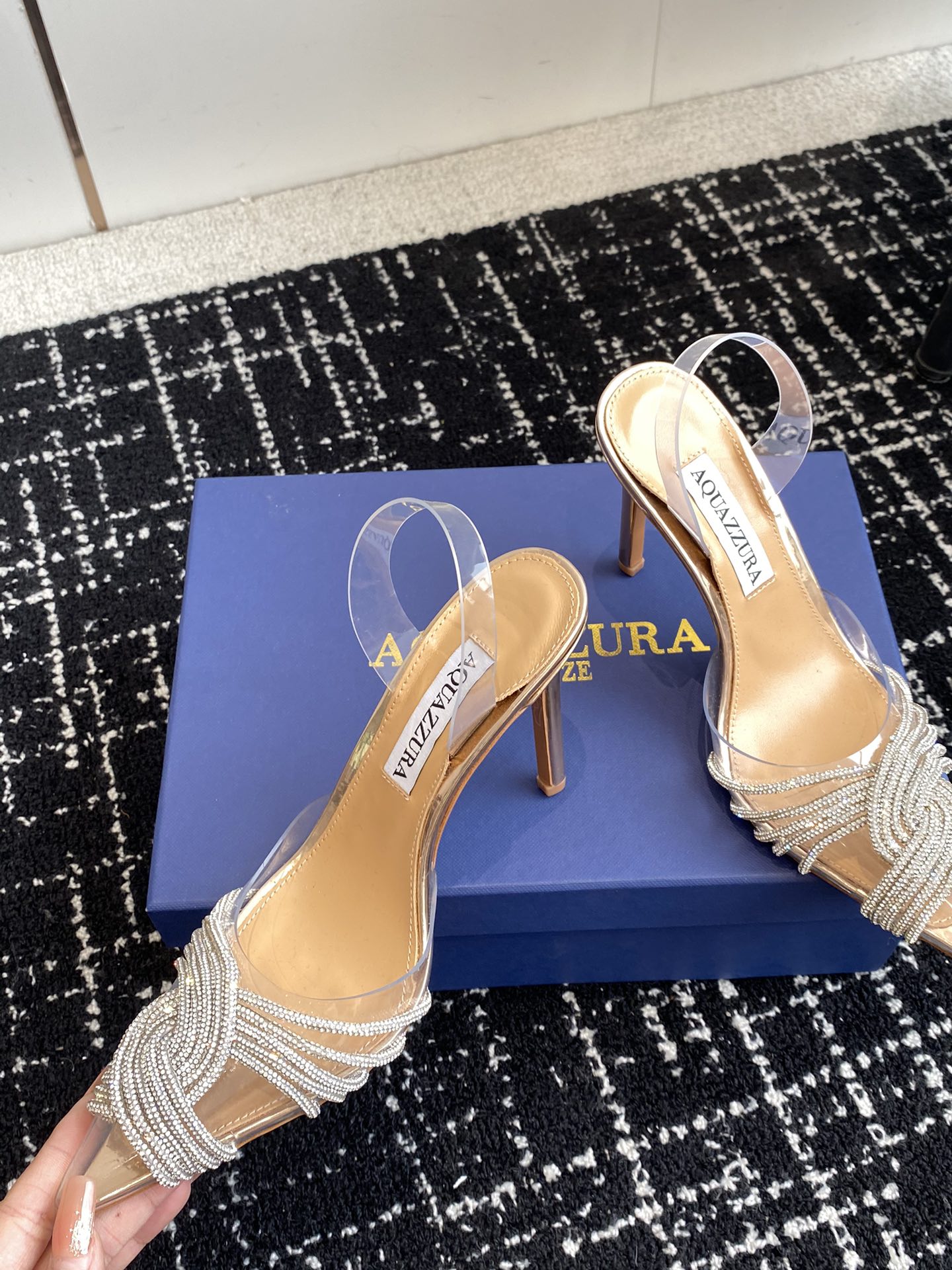 Aquazzura24ss惊艳火爆款菠萝王室贵族的钟爱雍容华贵气质高雅到手如图柜级品质进口真丝pvc透明