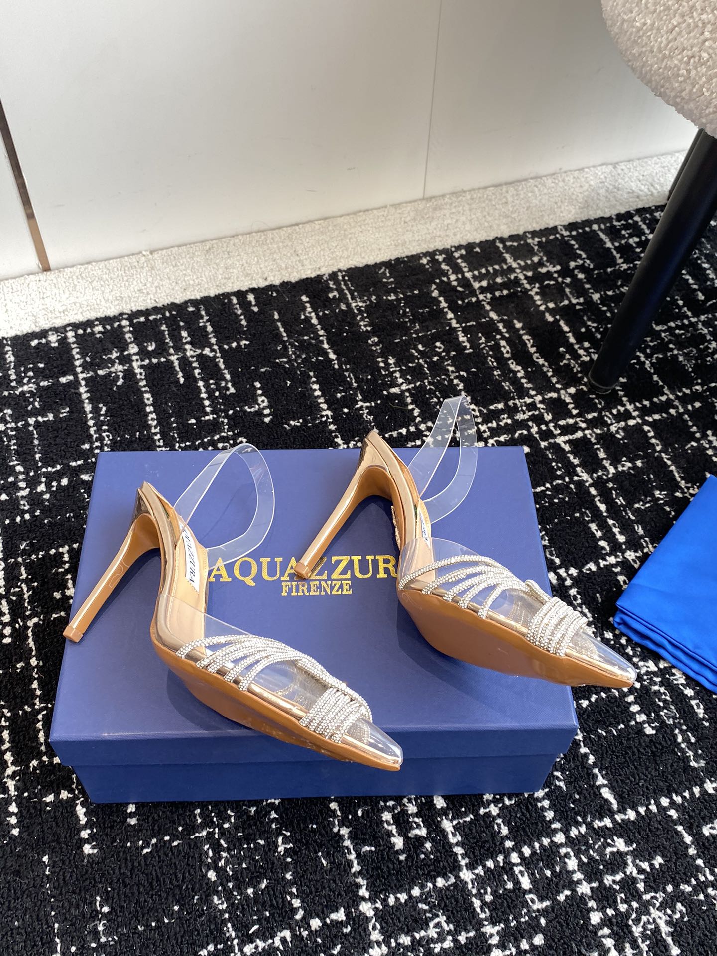 Aquazzura24ss惊艳火爆款菠萝王室贵族的钟爱雍容华贵气质高雅到手如图柜级品质进口真丝pvc透明