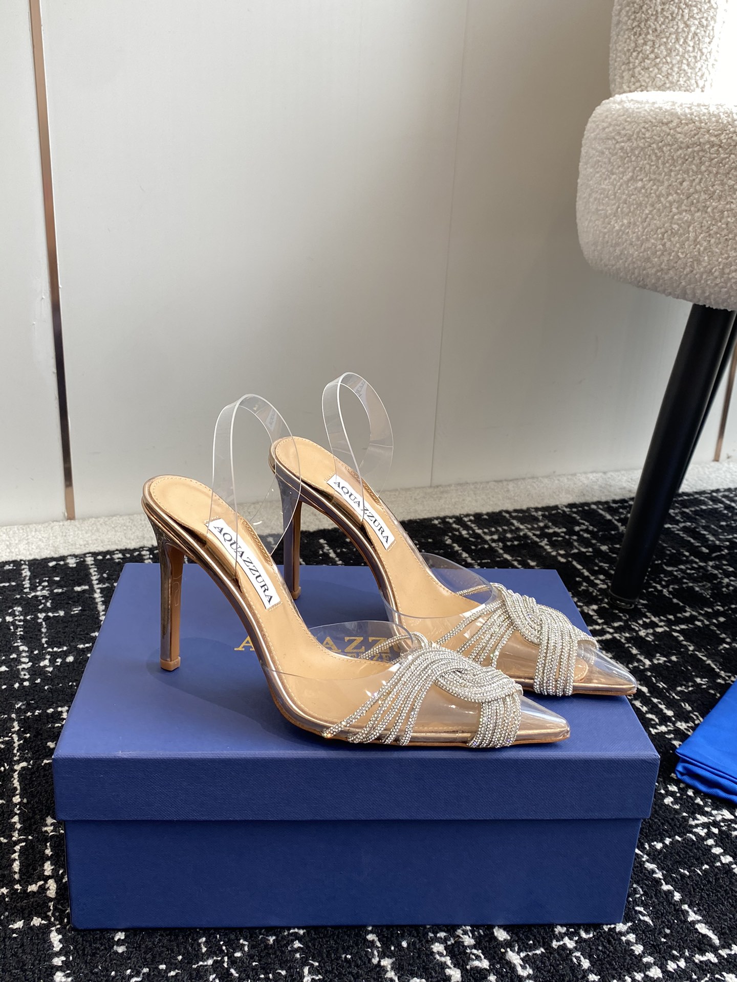 Aquazzura24ss惊艳火爆款菠萝王室贵族的钟爱雍容华贵气质高雅到手如图柜级品质进口真丝pvc透明