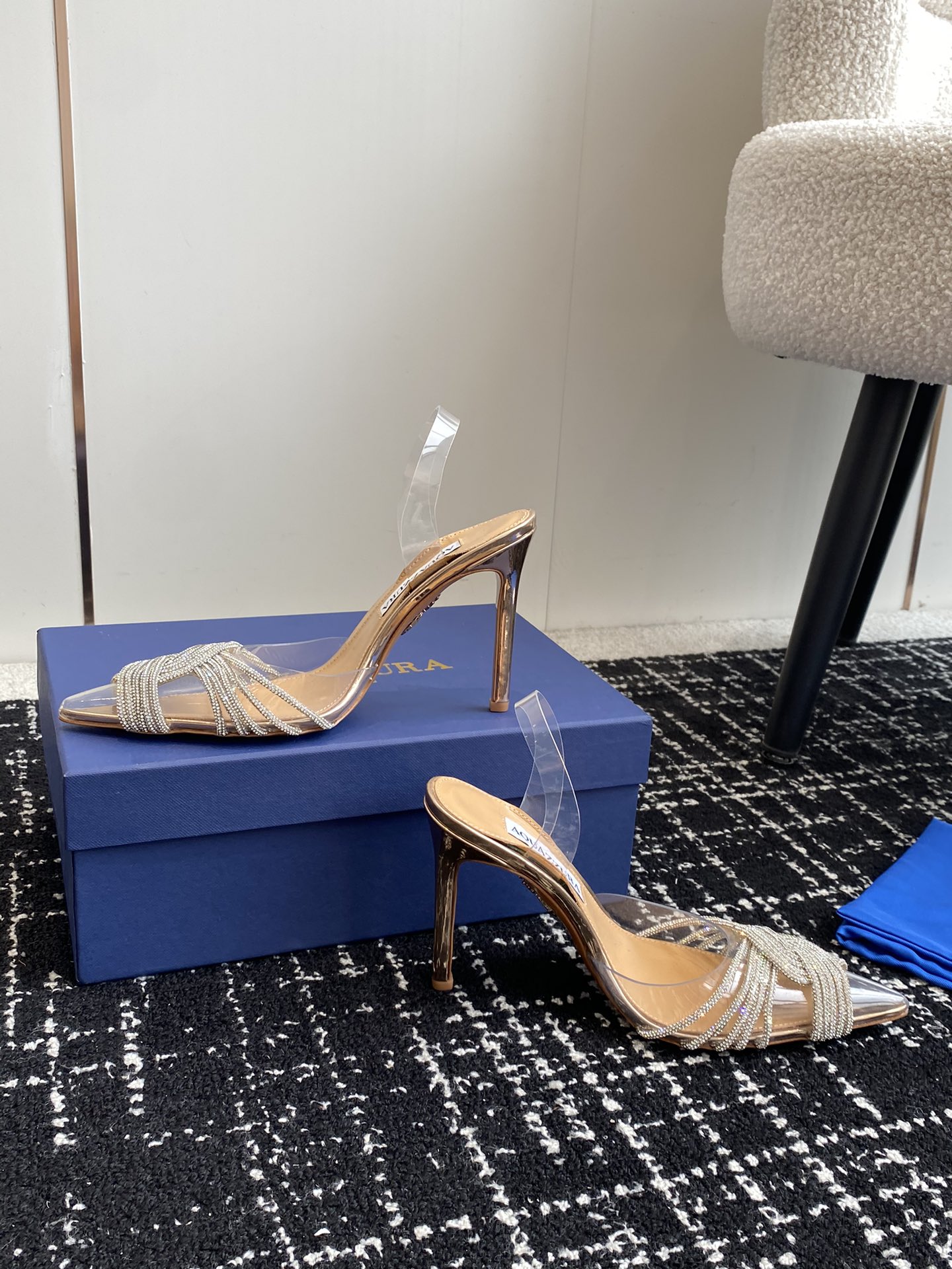 Aquazzura24ss惊艳火爆款菠萝王室贵族的钟爱雍容华贵气质高雅到手如图柜级品质进口真丝pvc透明