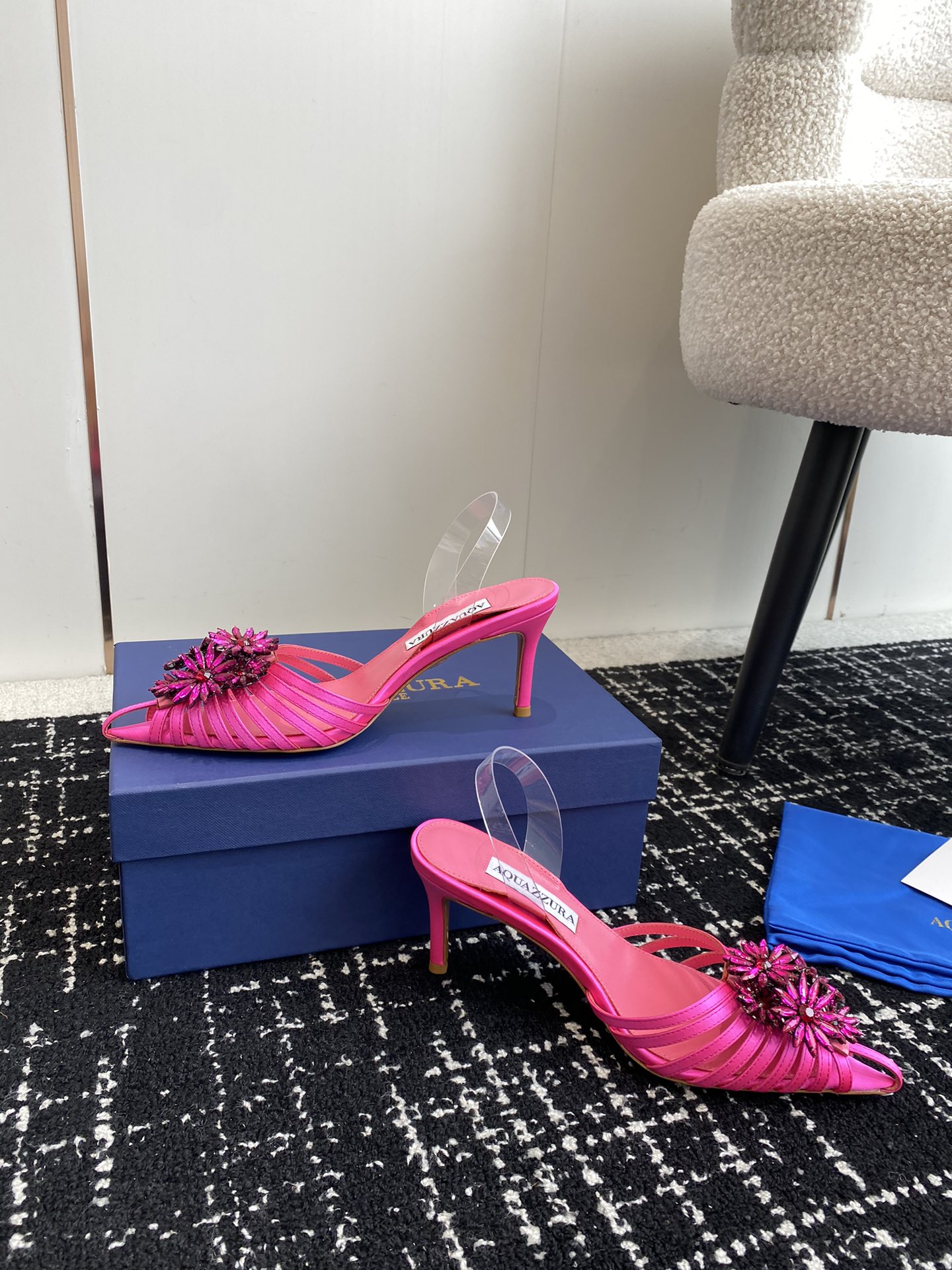 Aquazzura24ss惊艳火爆款菠萝王室贵族的钟爱雍容华贵气质高雅到手如图柜级品质进口真丝璀璨别致水