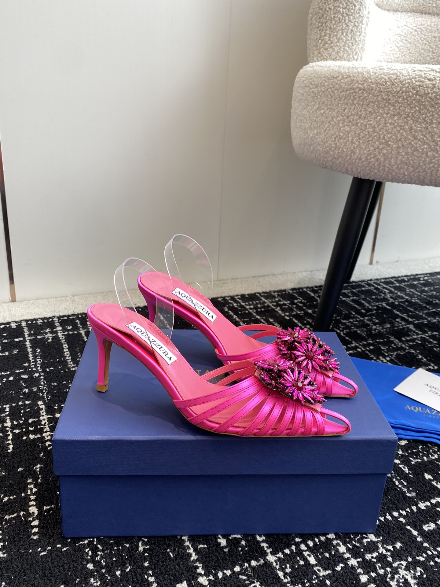 Aquazzura24ss惊艳火爆款菠萝王室贵族的钟爱雍容华贵气质高雅到手如图柜级品质进口真丝璀璨别致水