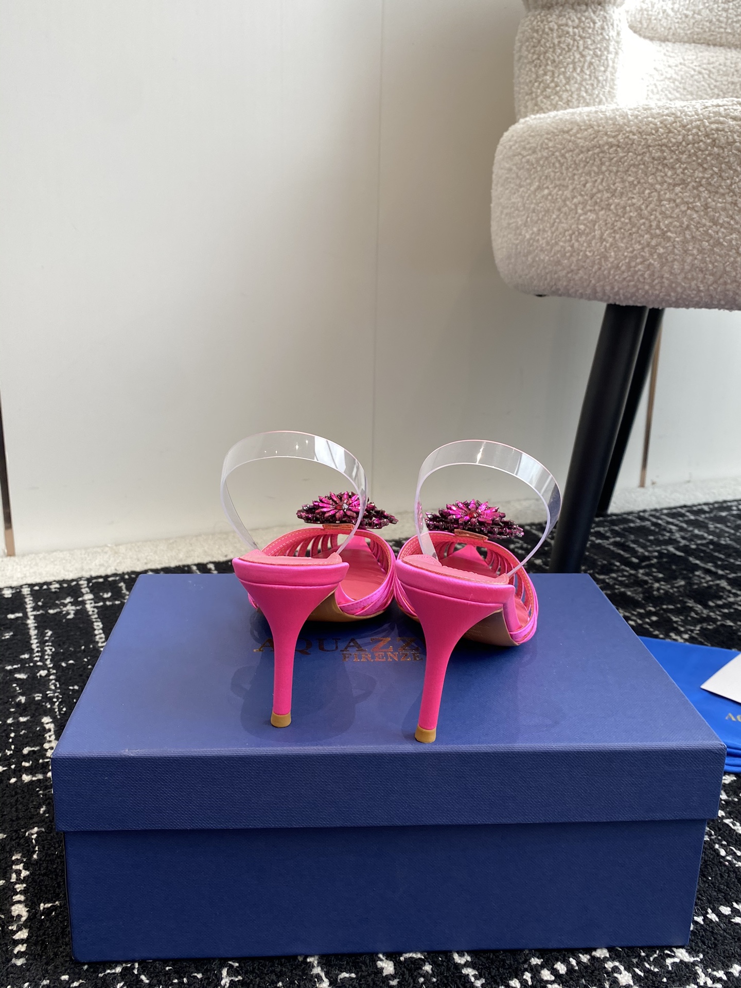 Aquazzura24ss惊艳火爆款菠萝王室贵族的钟爱雍容华贵气质高雅到手如图柜级品质进口真丝璀璨别致水