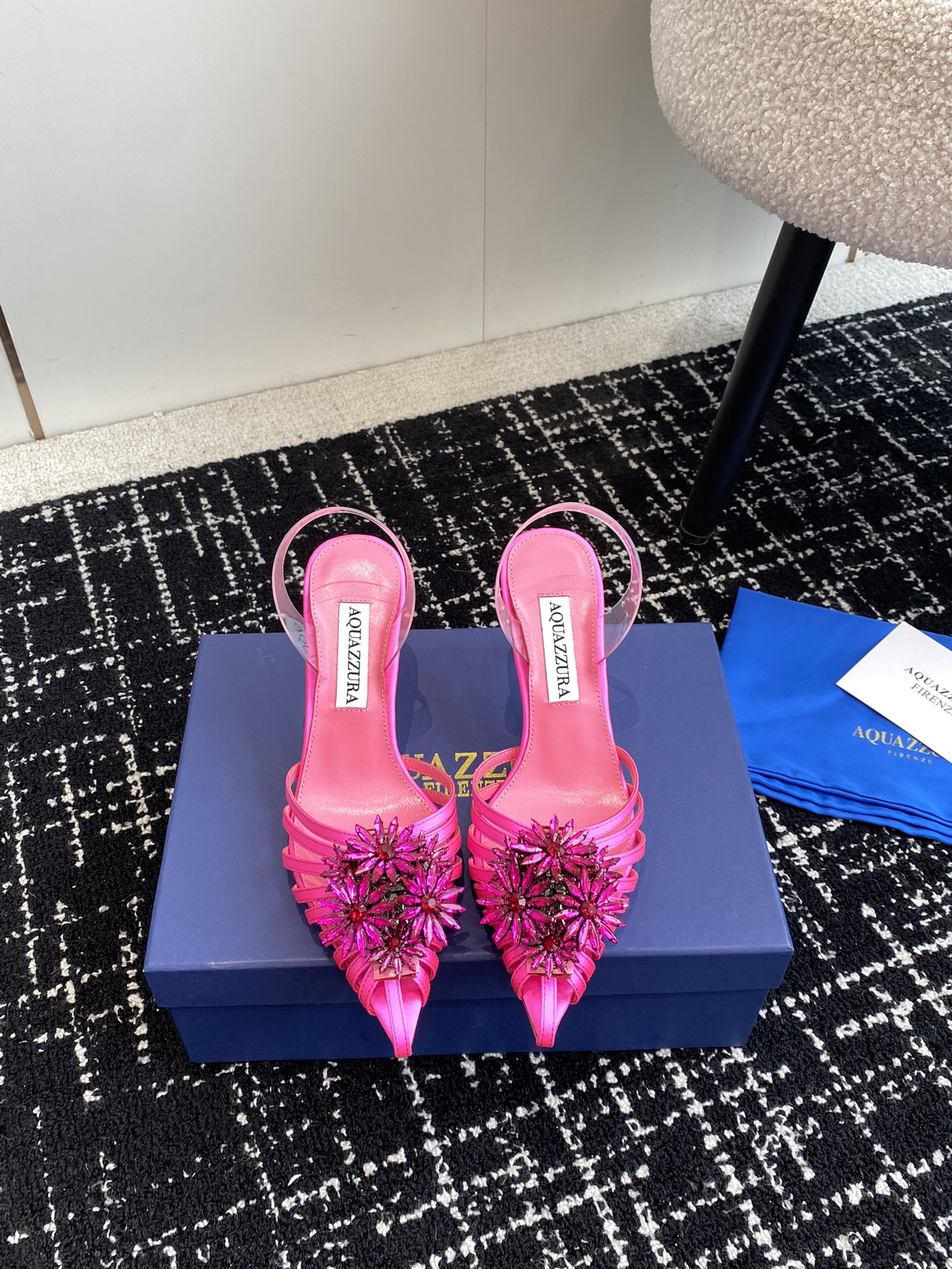 Aquazzura24ss惊艳火爆款菠萝王室贵族的钟爱雍容华贵气质高雅到手如图柜级品质进口真丝璀璨别致水