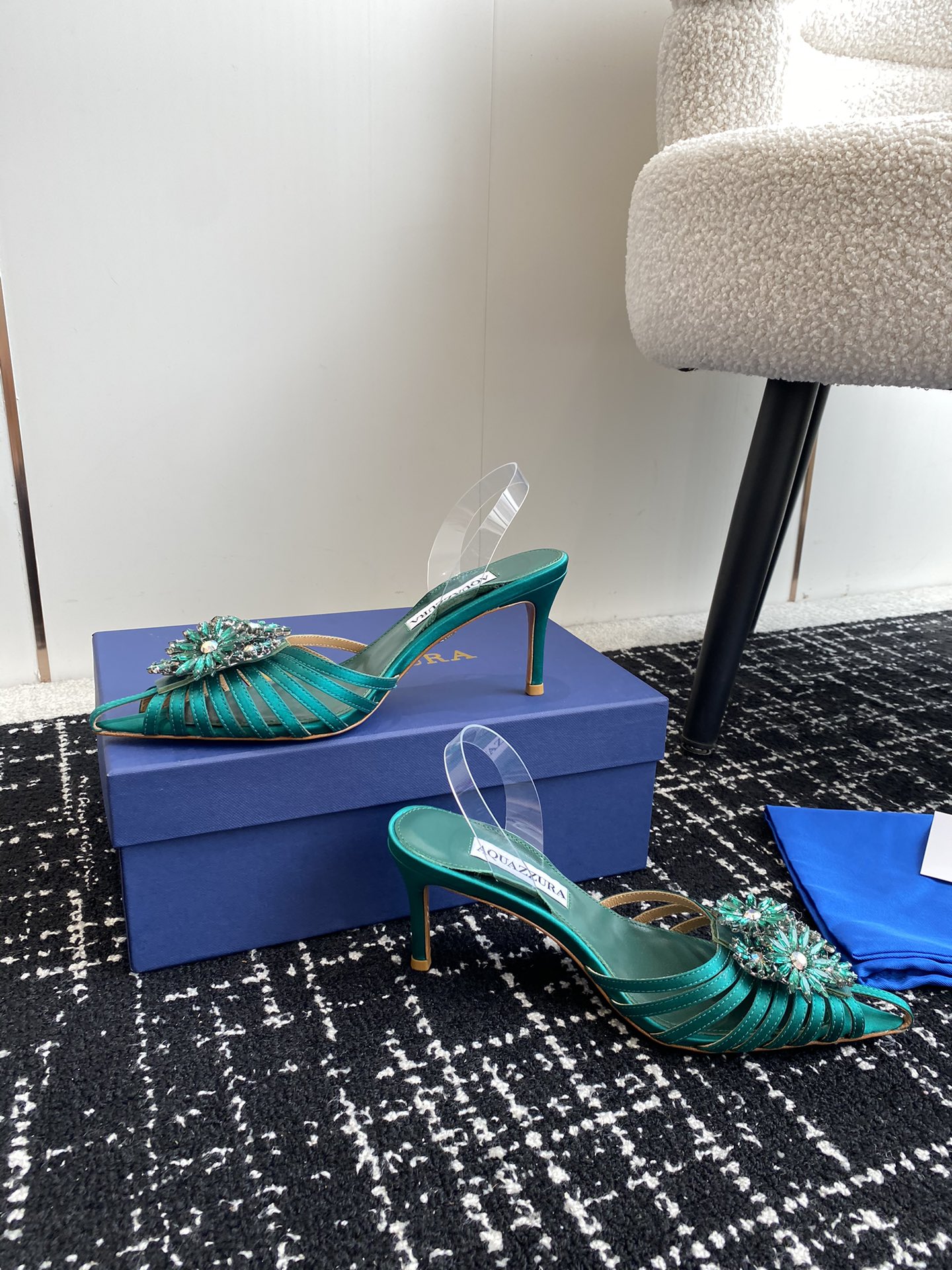 Aquazzura24ss惊艳火爆款菠萝王室贵族的钟爱雍容华贵气质高雅到手如图柜级品质进口真丝璀璨别致水