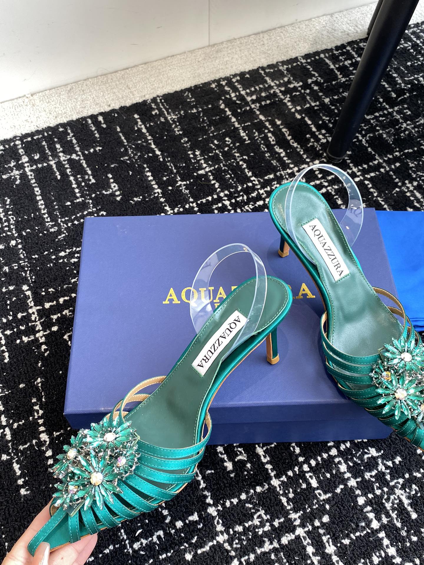 Aquazzura24ss惊艳火爆款菠萝王室贵族的钟爱雍容华贵气质高雅到手如图柜级品质进口真丝璀璨别致水