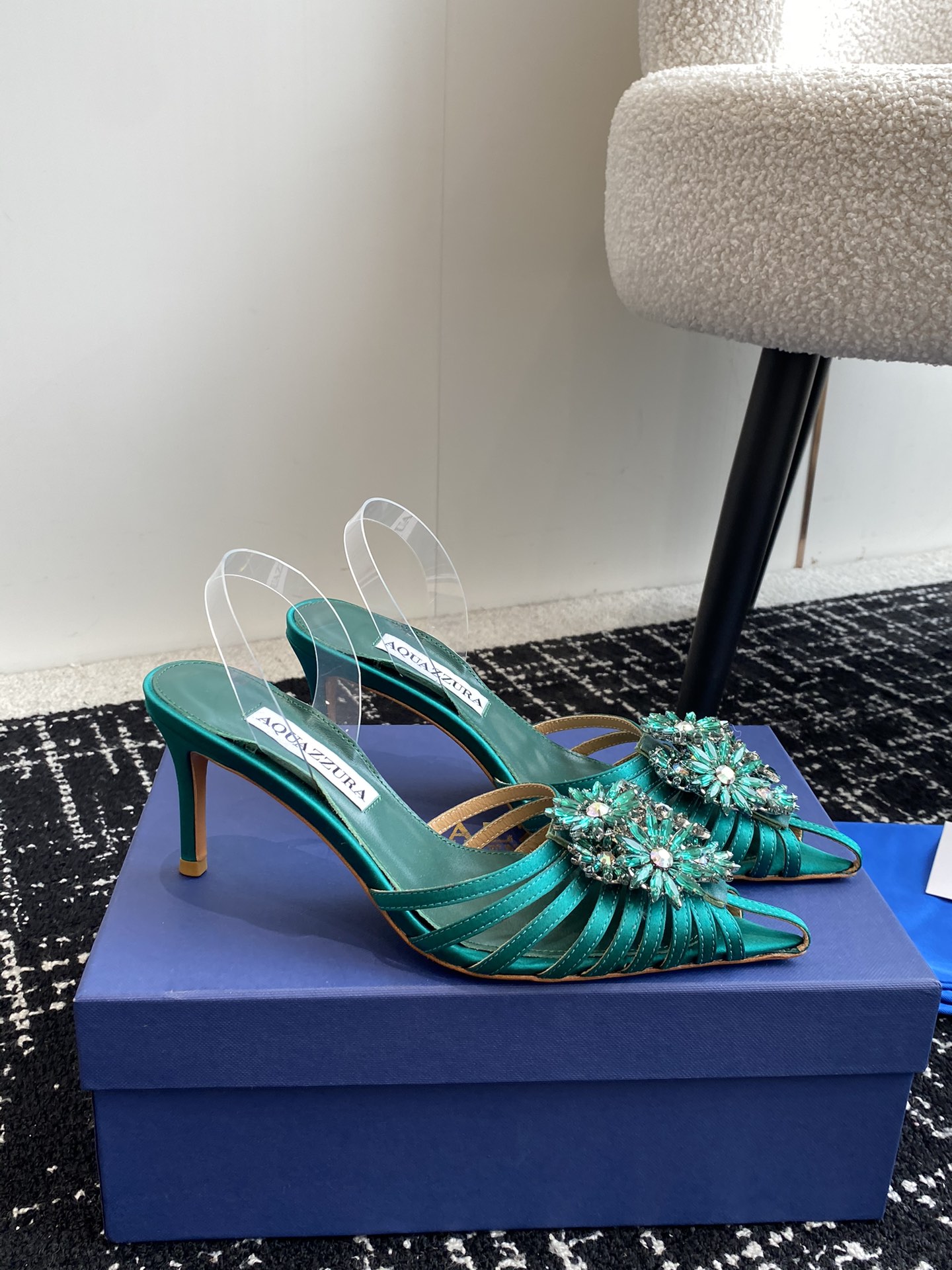 Aquazzura24ss惊艳火爆款菠萝王室贵族的钟爱雍容华贵气质高雅到手如图柜级品质进口真丝璀璨别致水