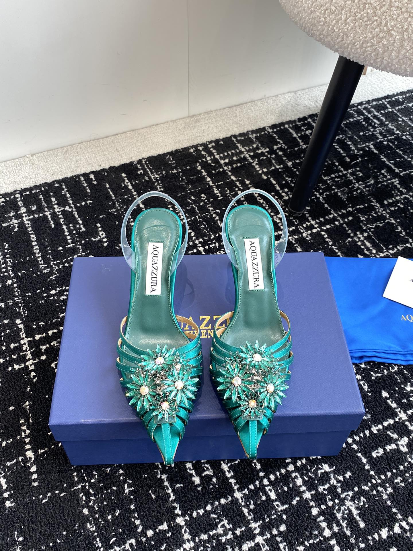 Aquazzura24ss惊艳火爆款菠萝王室贵族的钟爱雍容华贵气质高雅到手如图柜级品质进口真丝璀璨别致水