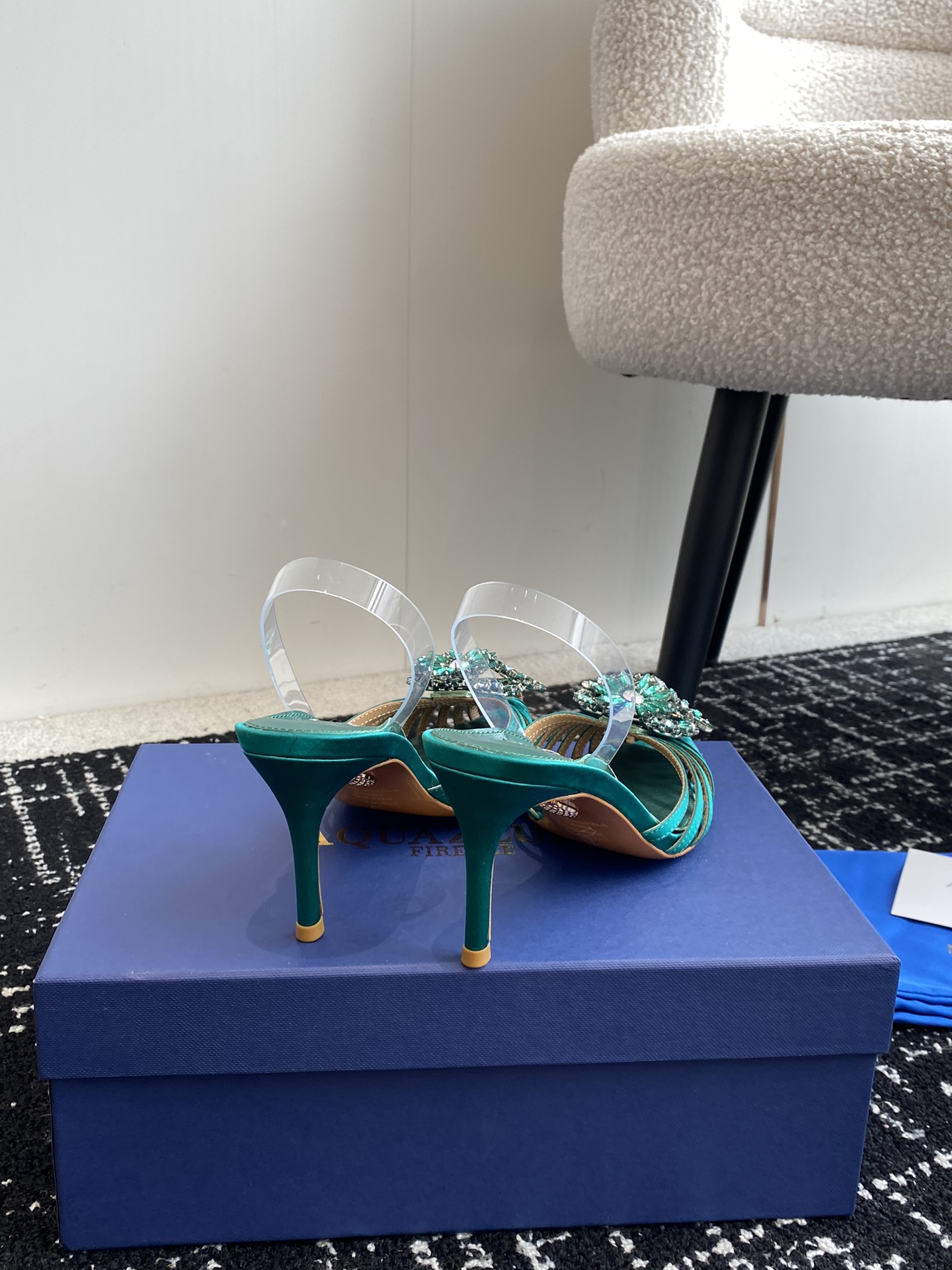 Aquazzura24ss惊艳火爆款菠萝王室贵族的钟爱雍容华贵气质高雅到手如图柜级品质进口真丝璀璨别致水