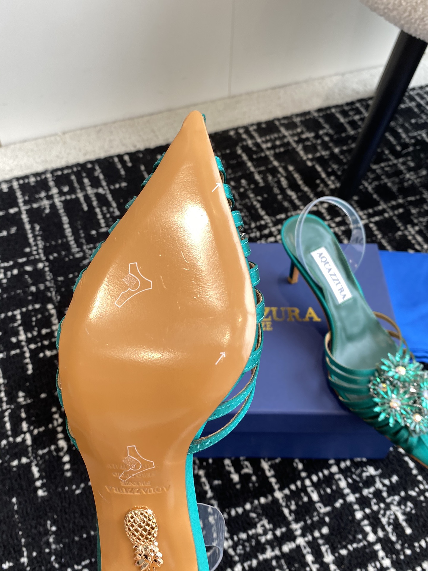 Aquazzura24ss惊艳火爆款菠萝王室贵族的钟爱雍容华贵气质高雅到手如图柜级品质进口真丝璀璨别致水