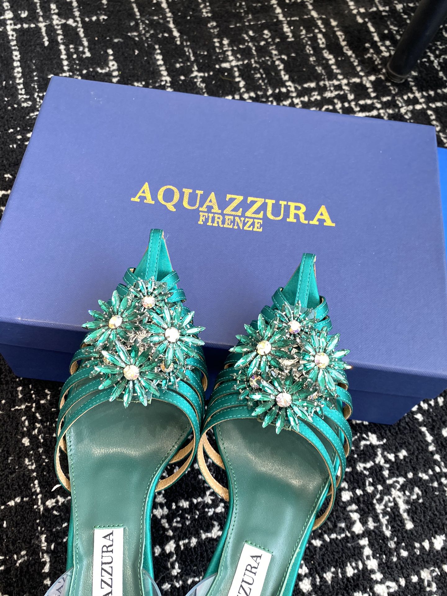 Aquazzura24ss惊艳火爆款菠萝王室贵族的钟爱雍容华贵气质高雅到手如图柜级品质进口真丝璀璨别致水