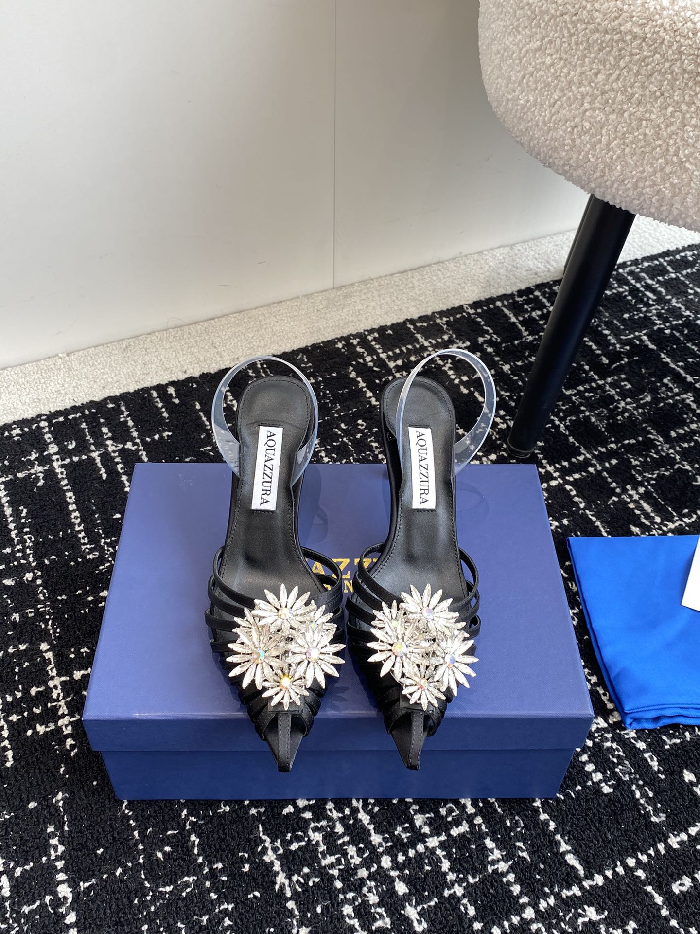 Aquazzura24ss惊艳火爆款菠萝王室贵族的钟爱雍容华贵气质高雅到手如图柜级品质进口真丝璀璨别致水