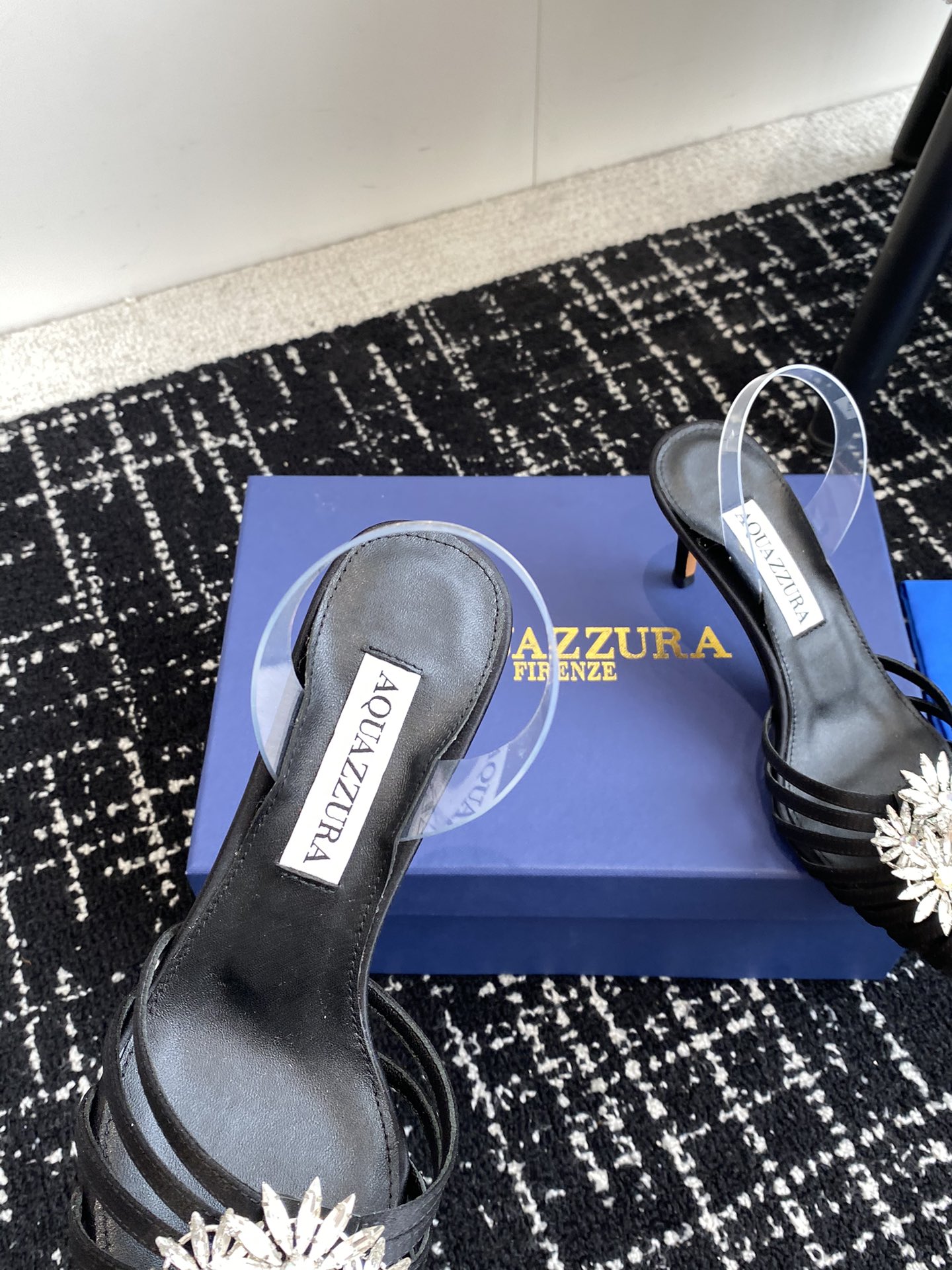 Aquazzura24ss惊艳火爆款菠萝王室贵族的钟爱雍容华贵气质高雅到手如图柜级品质进口真丝璀璨别致水