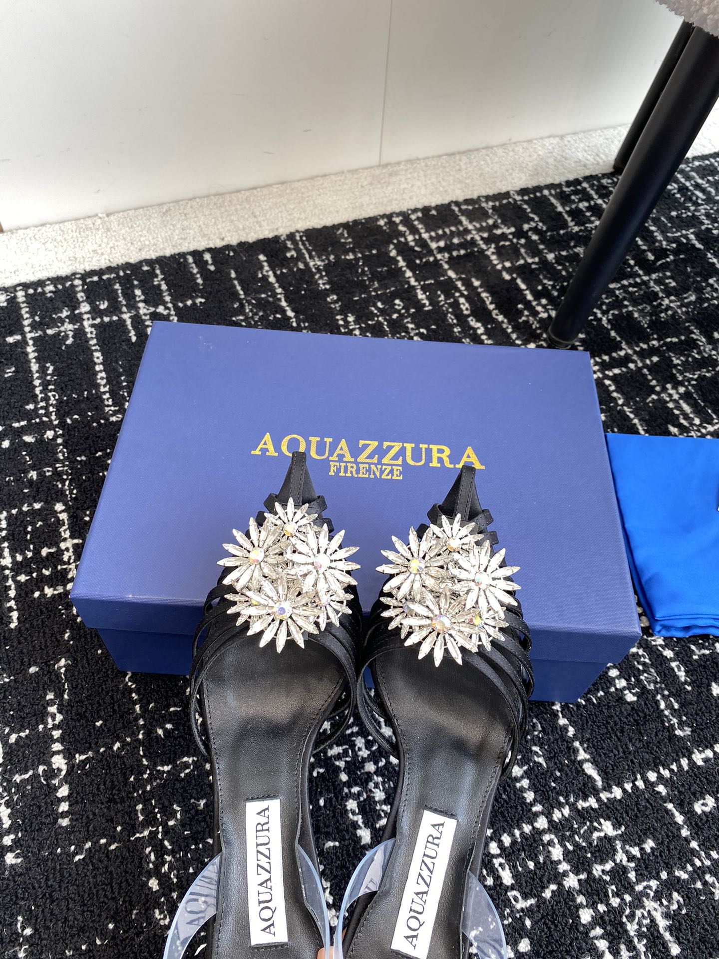 Aquazzura24ss惊艳火爆款菠萝王室贵族的钟爱雍容华贵气质高雅到手如图柜级品质进口真丝璀璨别致水