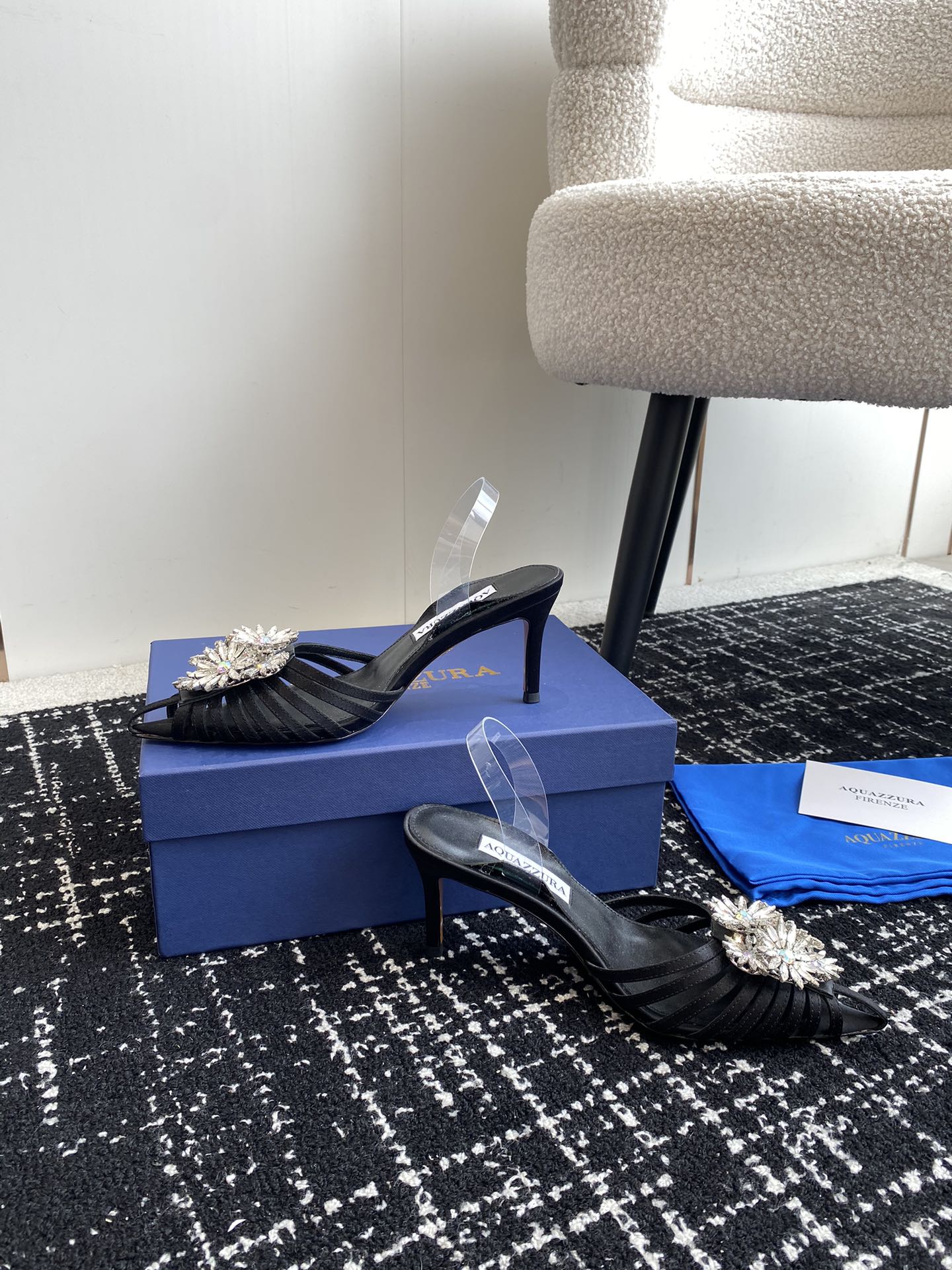 Aquazzura24ss惊艳火爆款菠萝王室贵族的钟爱雍容华贵气质高雅到手如图柜级品质进口真丝璀璨别致水